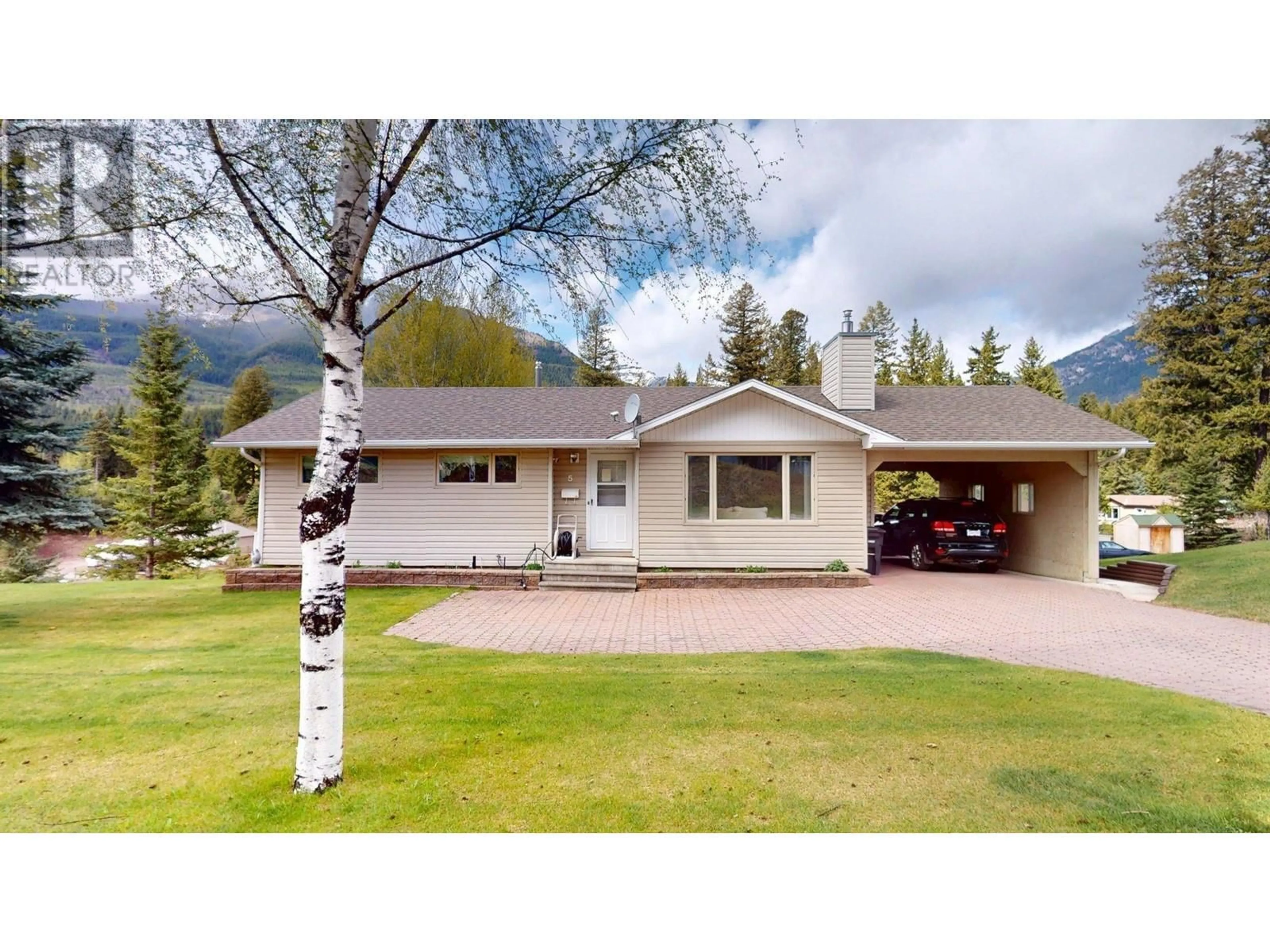 Home with vinyl exterior material, mountain view for 3 & 5 CHEROKEE DRIVE, Elkford British Columbia V0B1H0