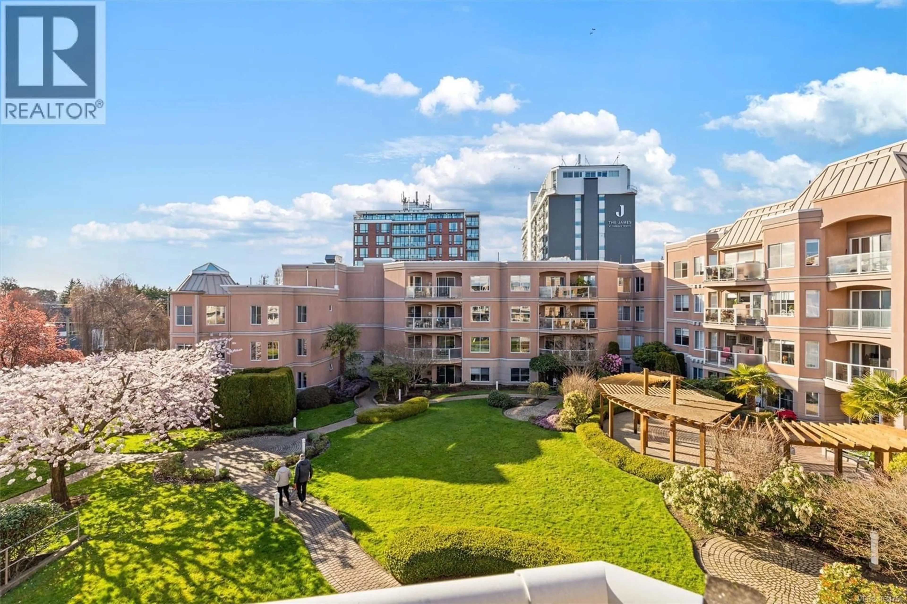 A pic from outside/outdoor area/front of a property/back of a property/a pic from drone, city buildings view from balcony for 324 - 405 QUEBEC STREET, Victoria British Columbia V8V4Z2