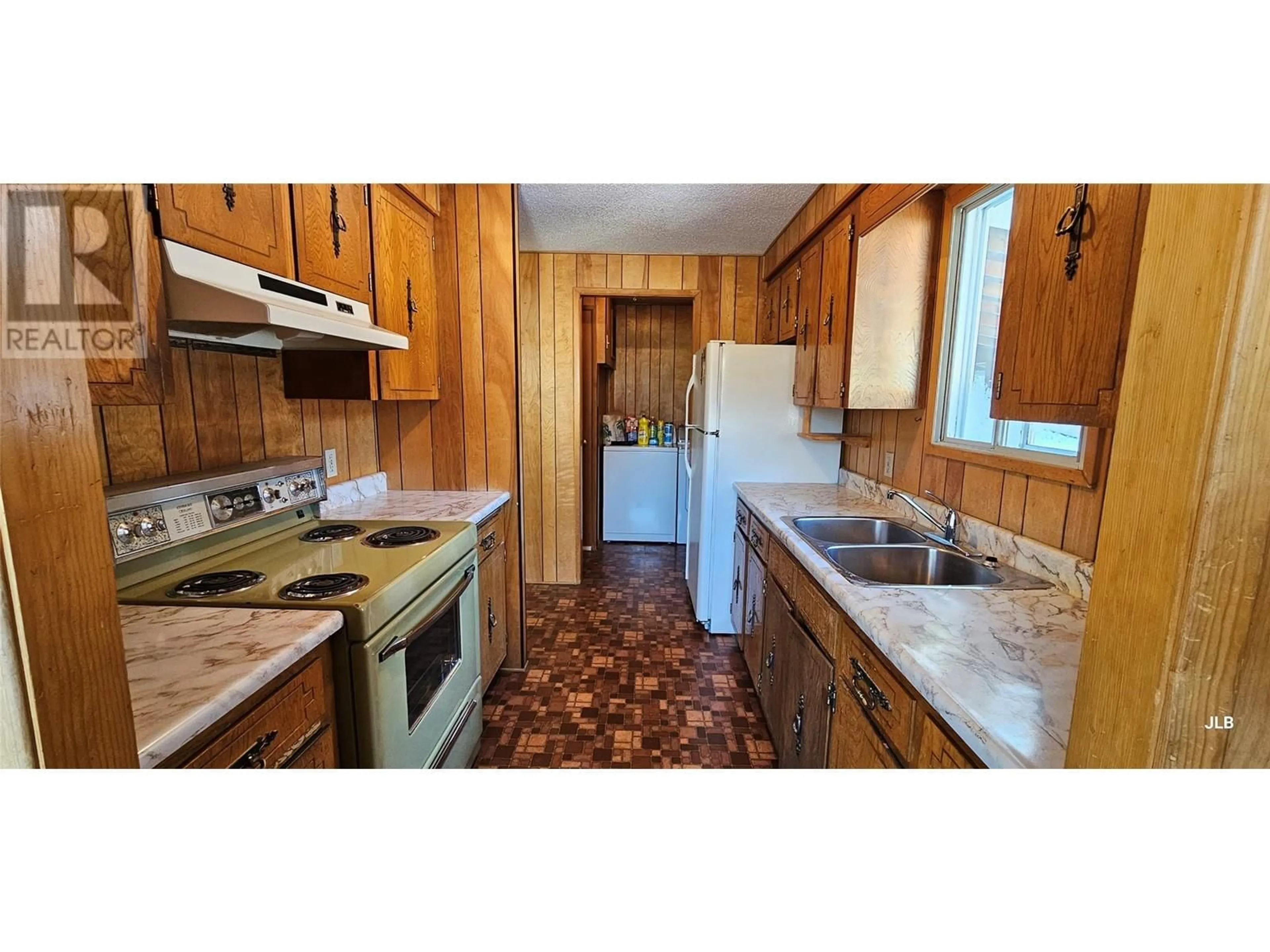 Standard kitchen, unknown for 4180 HIGHWAY 3 OTHER, Rock Creek British Columbia V0H1Y0