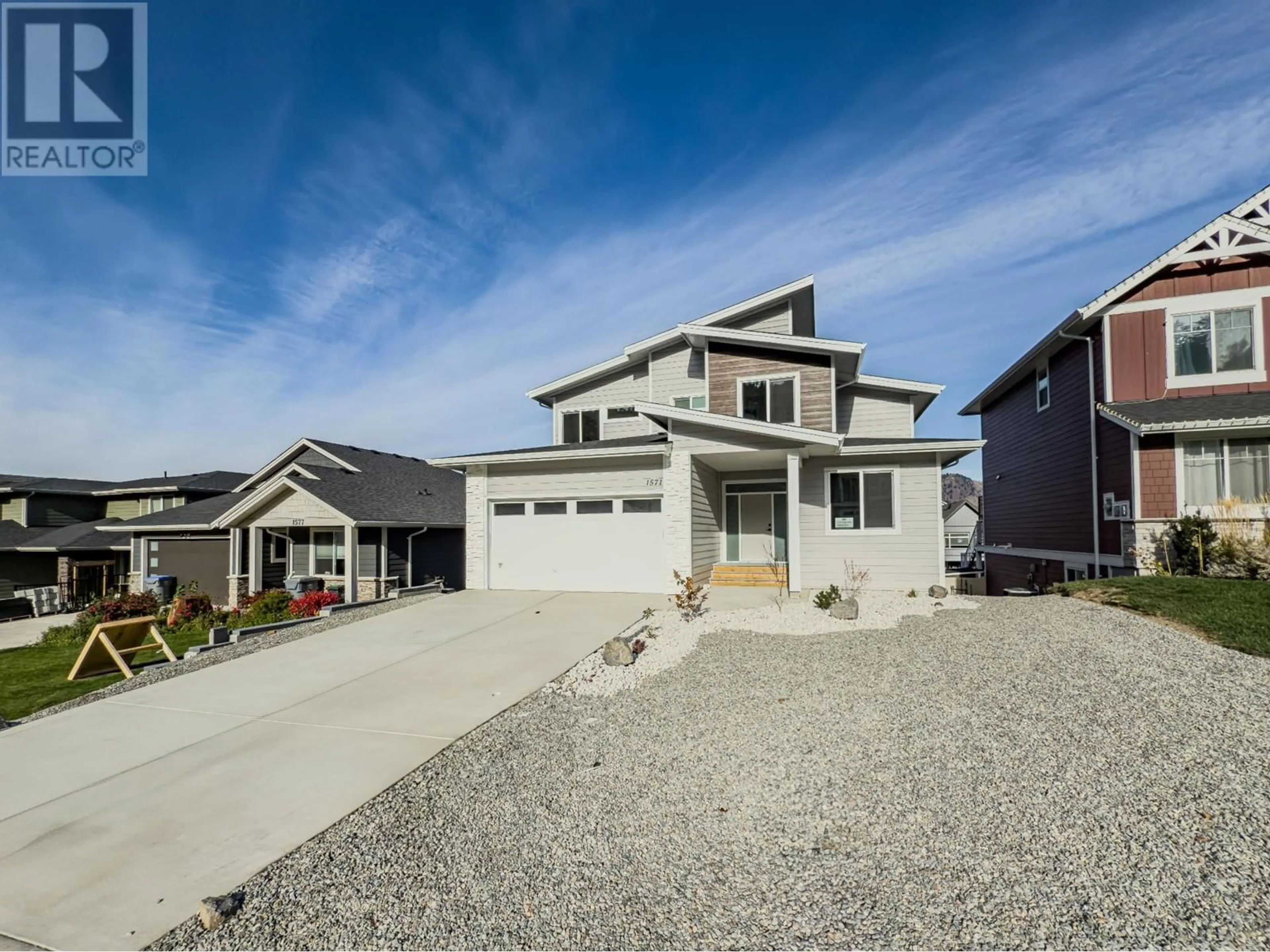 Home with vinyl exterior material, street for 1571 EMERALD DRIVE, Kamloops British Columbia V2E0C4