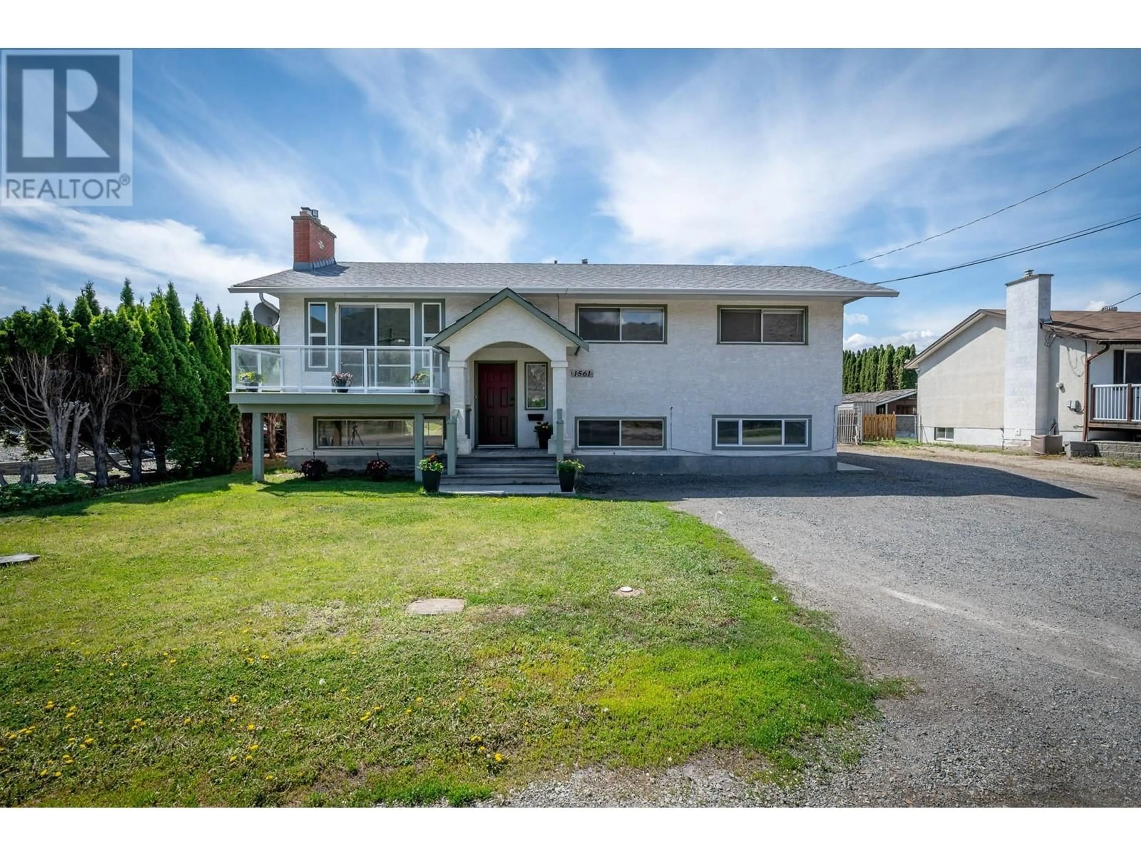 A pic from outside/outdoor area/front of a property/back of a property/a pic from drone, street for 1561 PARKCREST AVENUE, Kamloops British Columbia V2B4W6