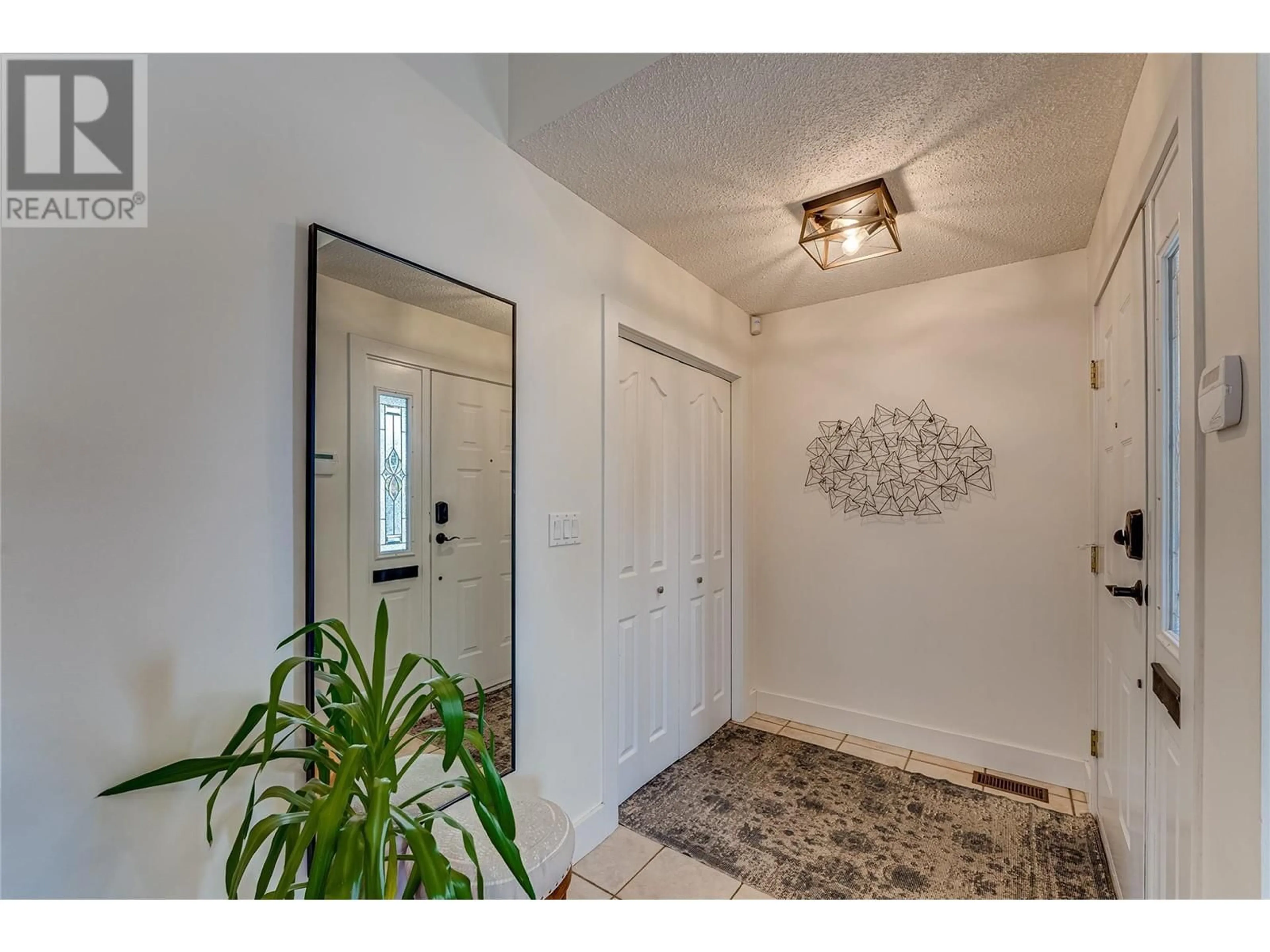 Indoor entryway for 4103 14 STREET, Vernon British Columbia V1T8B9