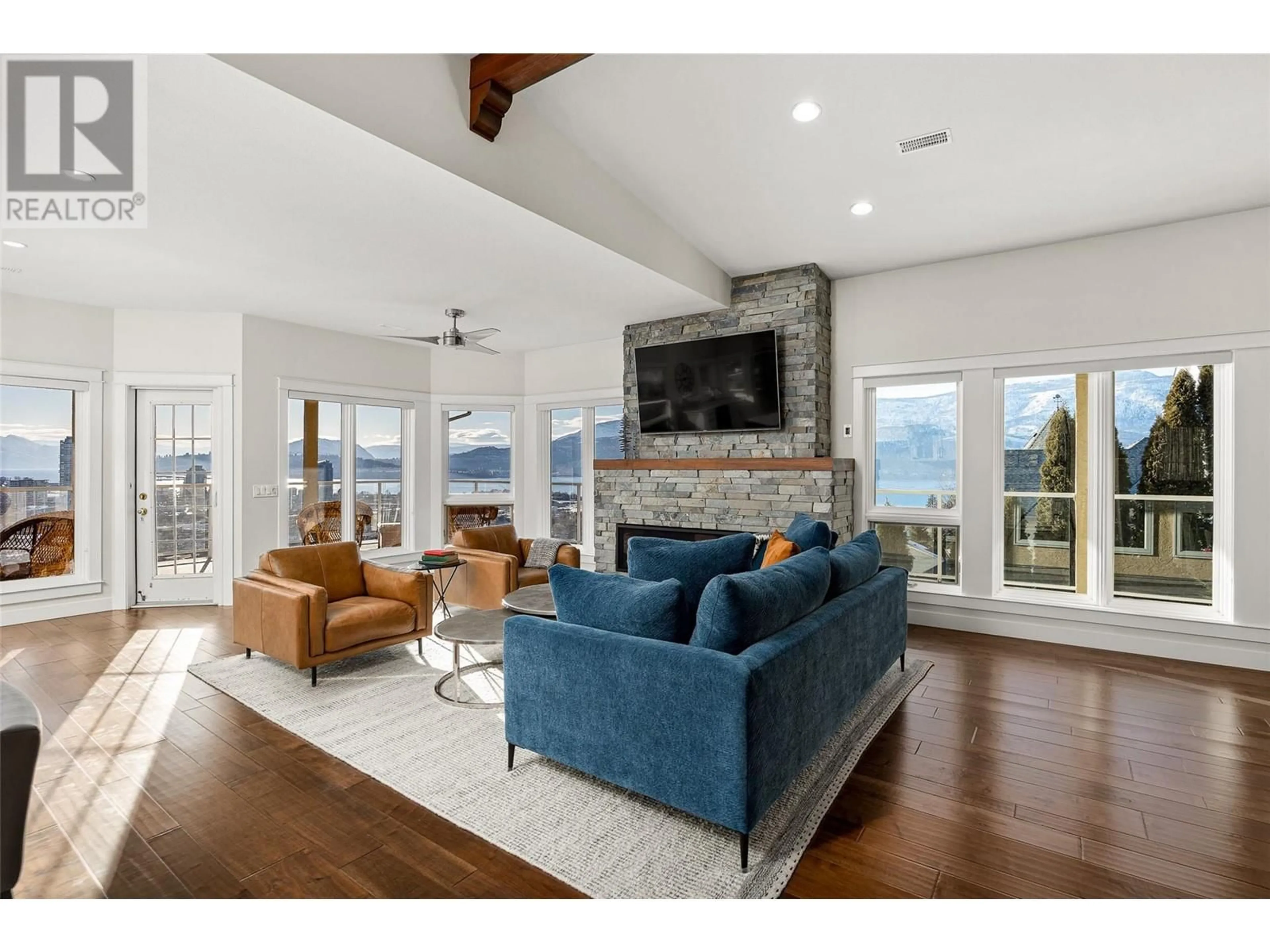 Living room with furniture, unknown for 647 ROYAL PINE DRIVE, Kelowna British Columbia V1Y9K5