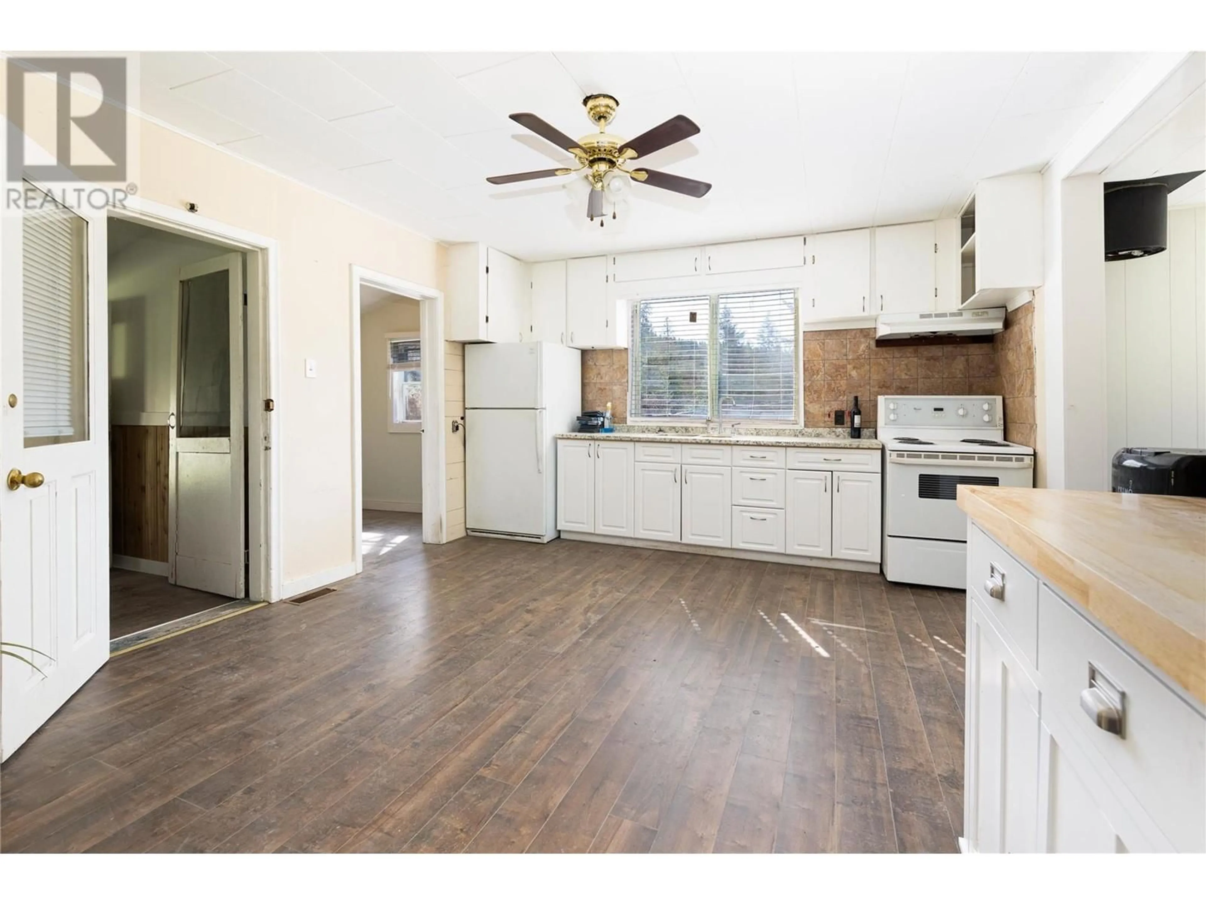 Open concept kitchen, wood/laminate floor for 4251 MIKKELSON FRONTAGE ROAD, Tappen British Columbia V0E2X2