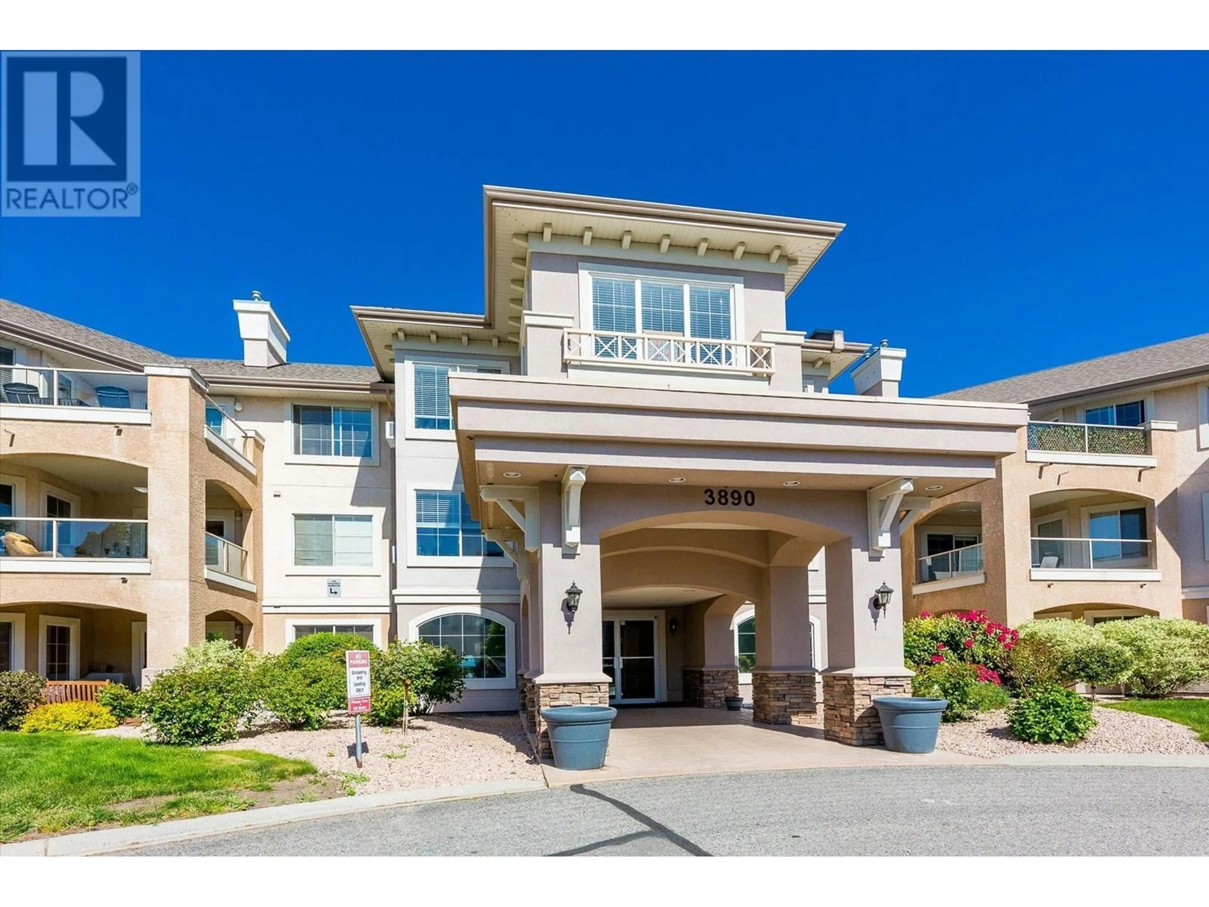 Indoor foyer for 205 - 3890 BROWN ROAD, West Kelowna British Columbia V4T2J5