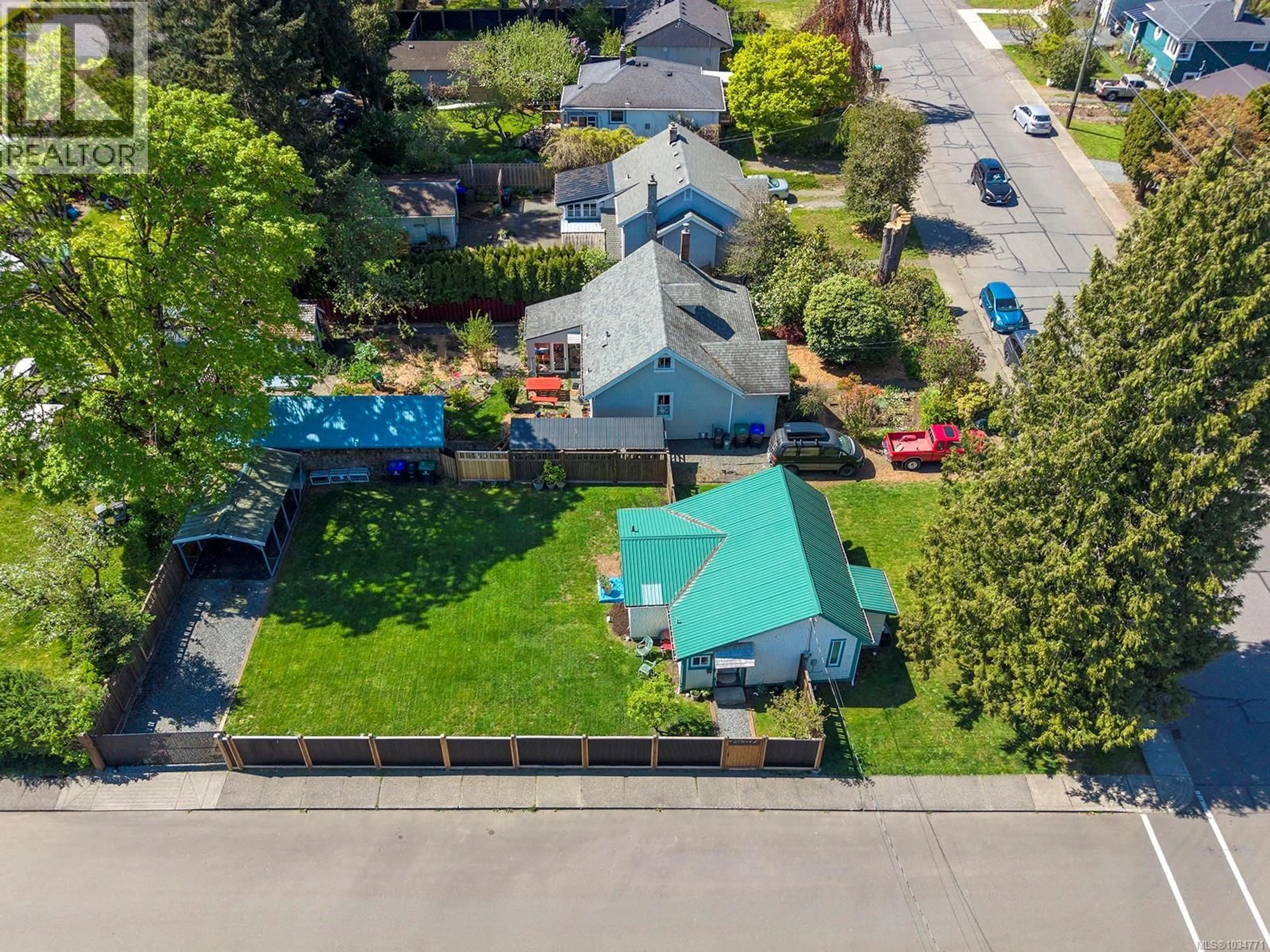 A pic from outside/outdoor area/front of a property/back of a property/a pic from drone, street for 608 11TH STREET, Courtenay British Columbia V9N1T1