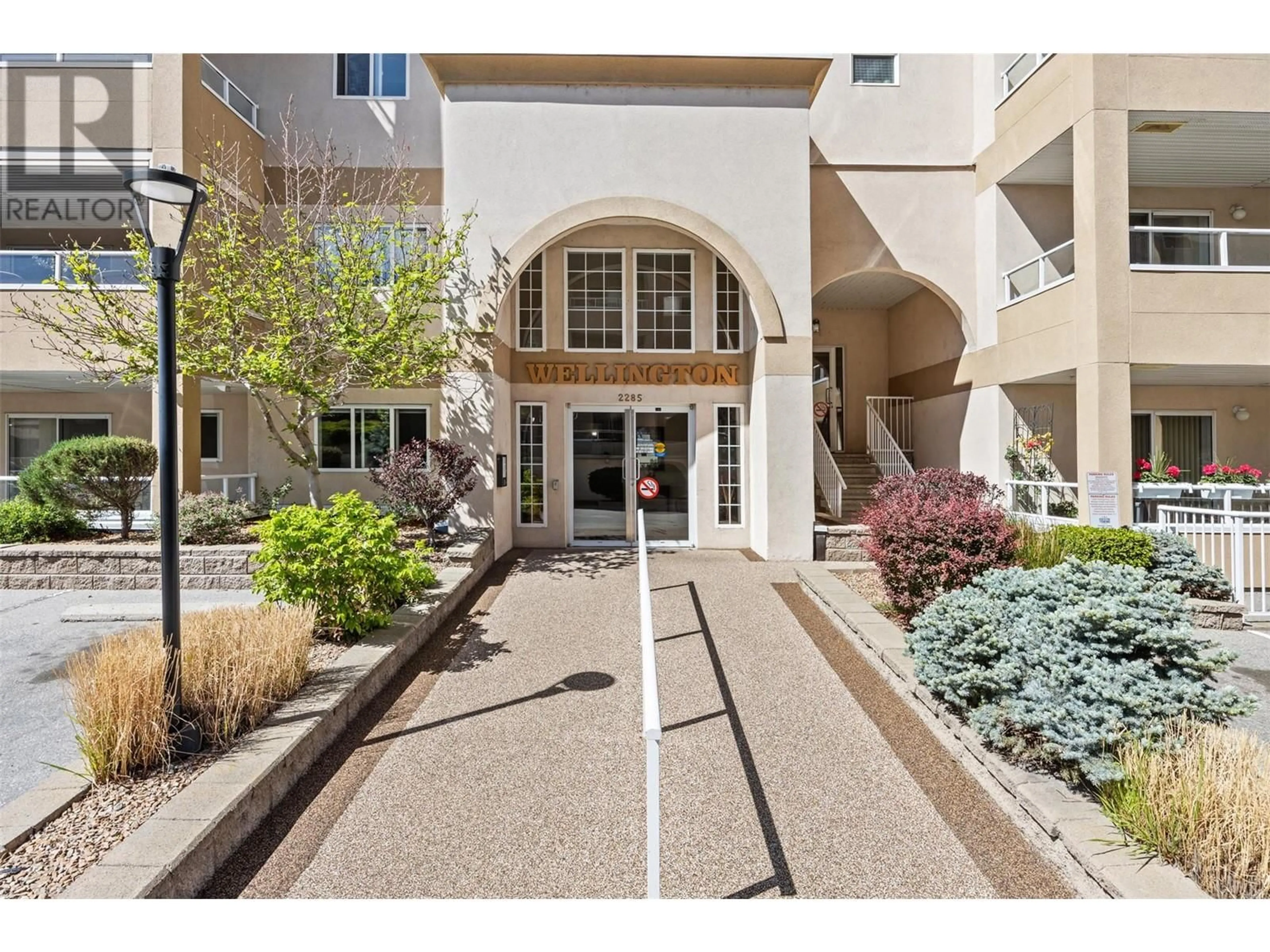 Indoor foyer for 401 - 2285 ATKINSON STREET, Penticton British Columbia V2A8R7