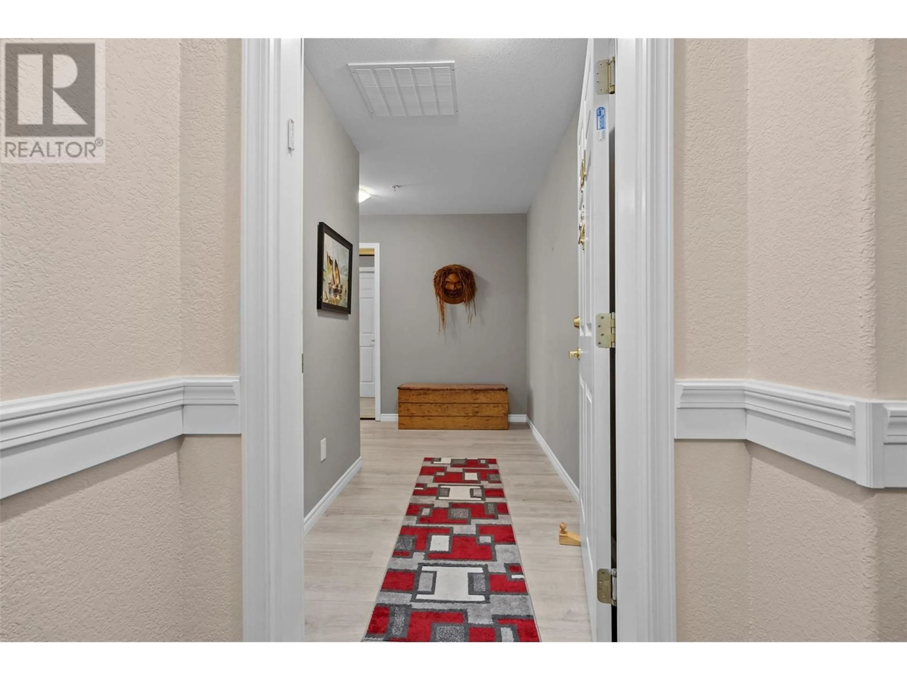 Indoor foyer for 401 - 2285 ATKINSON STREET, Penticton British Columbia V2A8R7