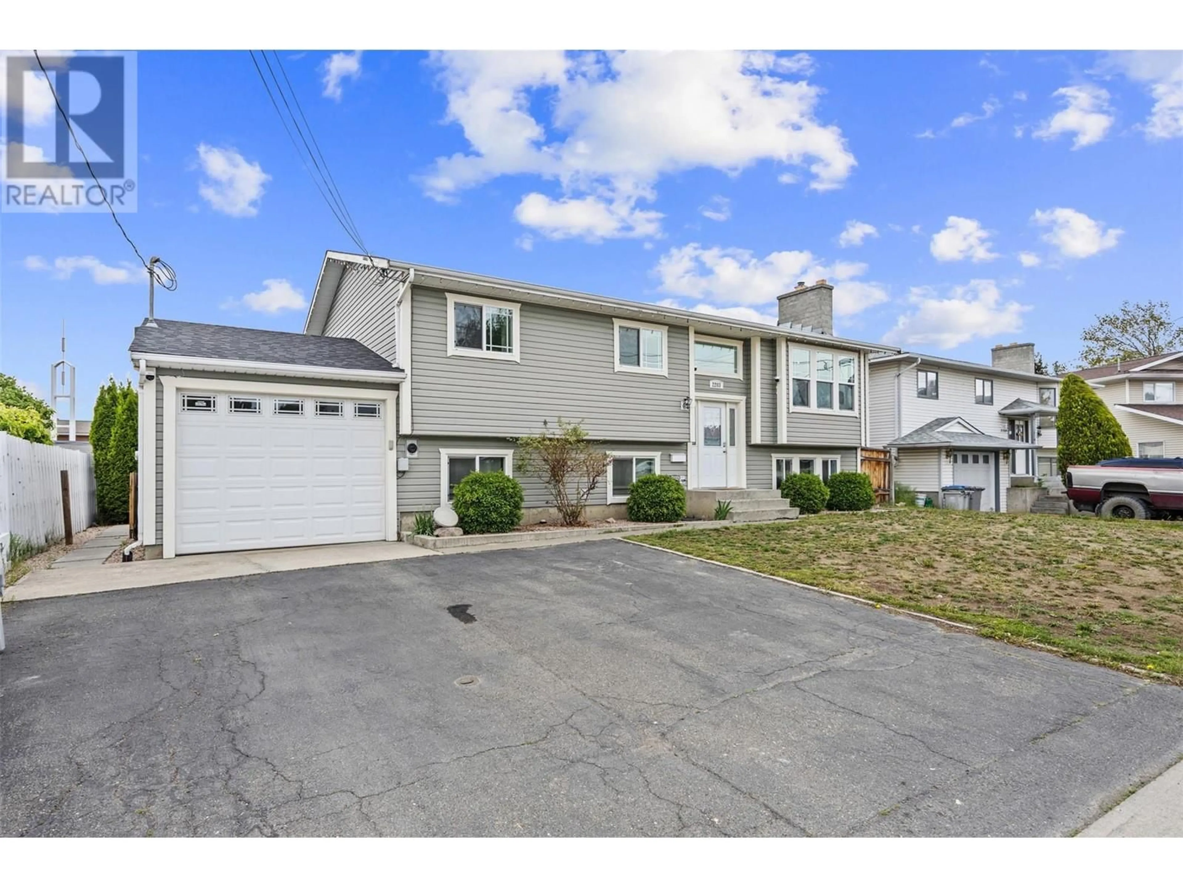 Home with vinyl exterior material, street for 2203 BOSSERT AVENUE, Kamloops British Columbia V2B8H6