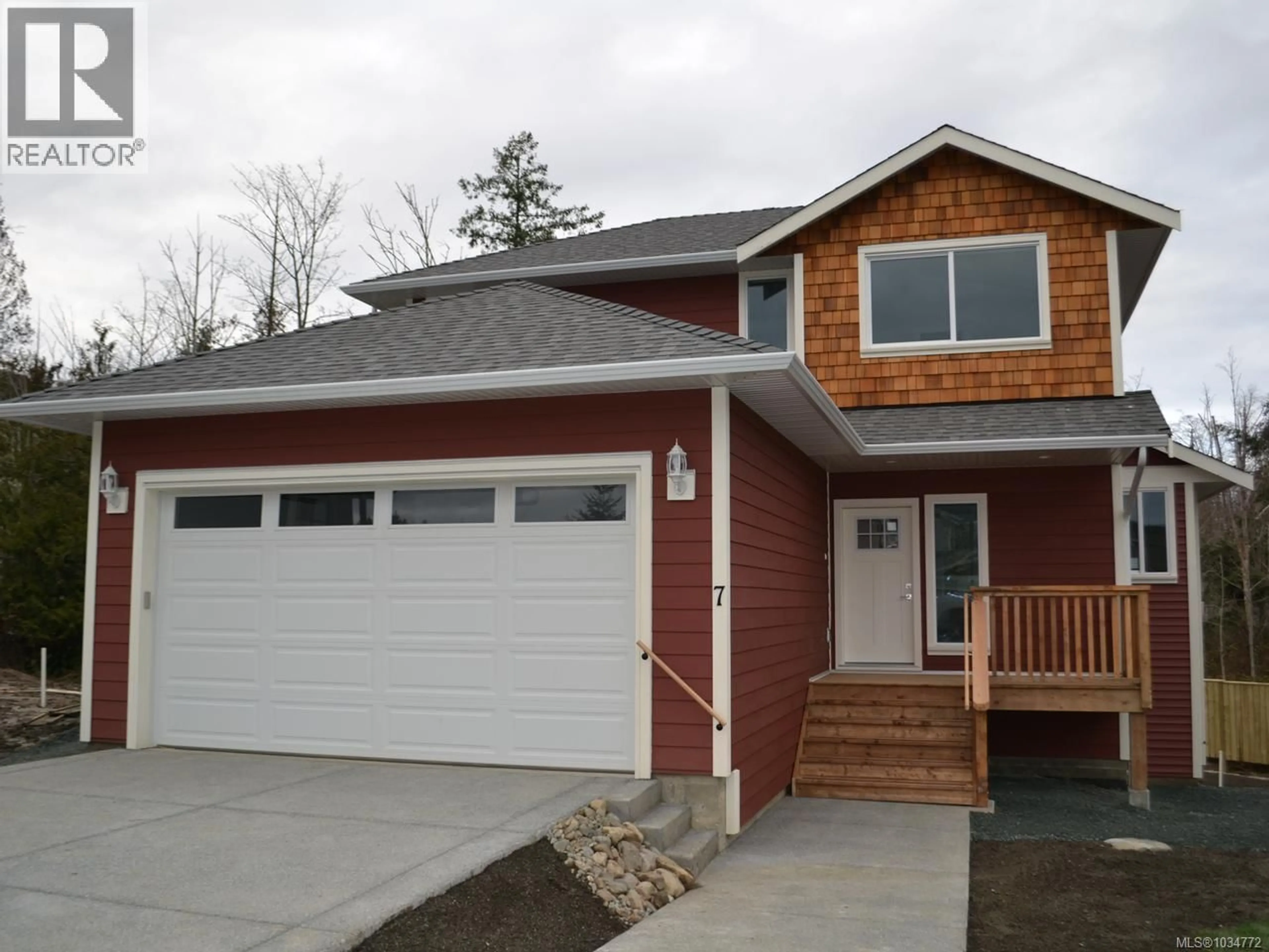 Home with vinyl exterior material, street for 7 - 1711 CHAPLIN STREET EAST, Crofton British Columbia V0R1R0