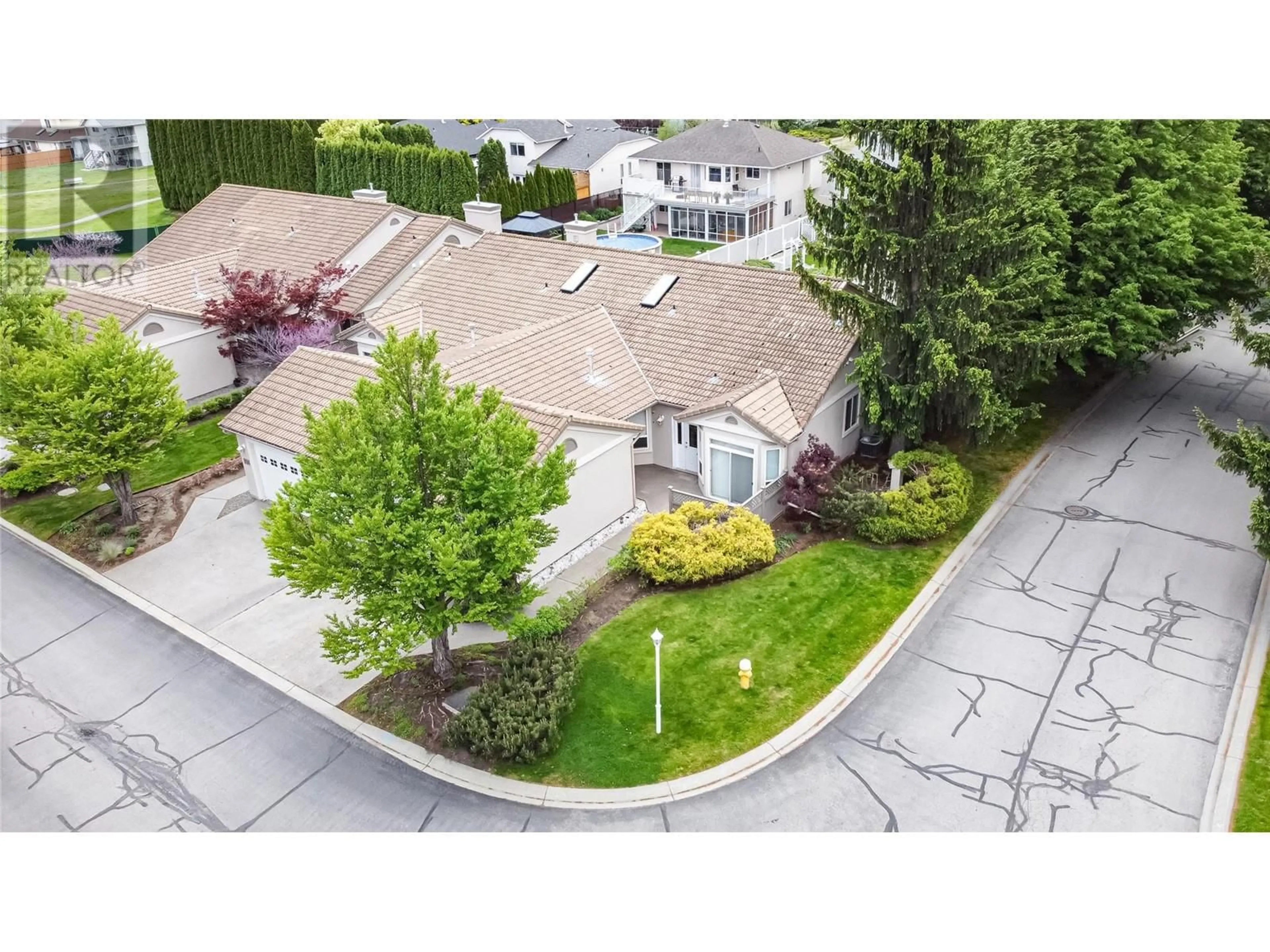 A pic from outside/outdoor area/front of a property/back of a property/a pic from drone, street for 102 - 650 HARRINGTON ROAD, Kamloops British Columbia V2B6T7