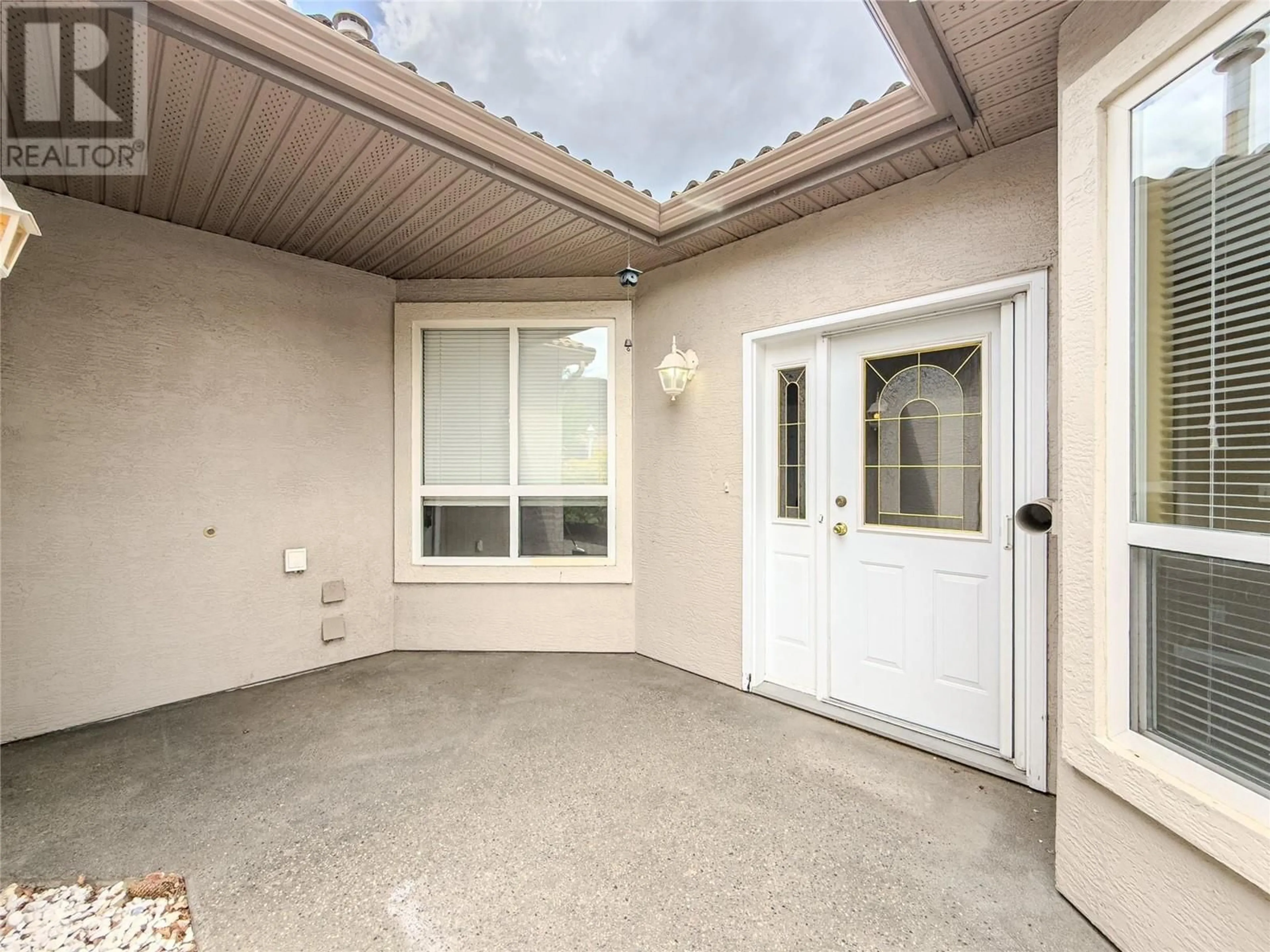 Indoor entryway for 102 - 650 HARRINGTON ROAD, Kamloops British Columbia V2B6T7