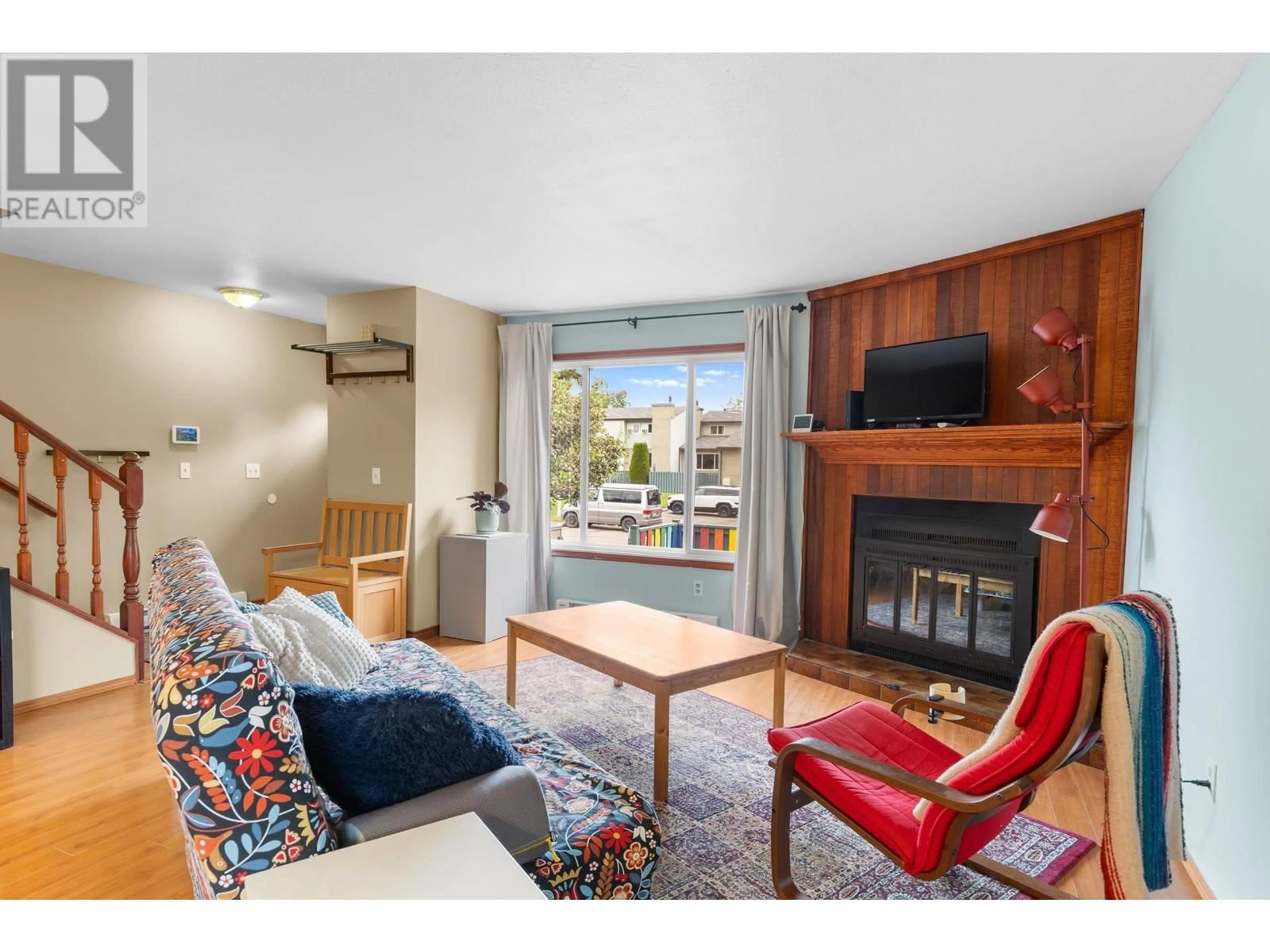 Living room with furniture, unknown for 9 - 1471 INKAR ROAD, Kelowna British Columbia V1Y8J1