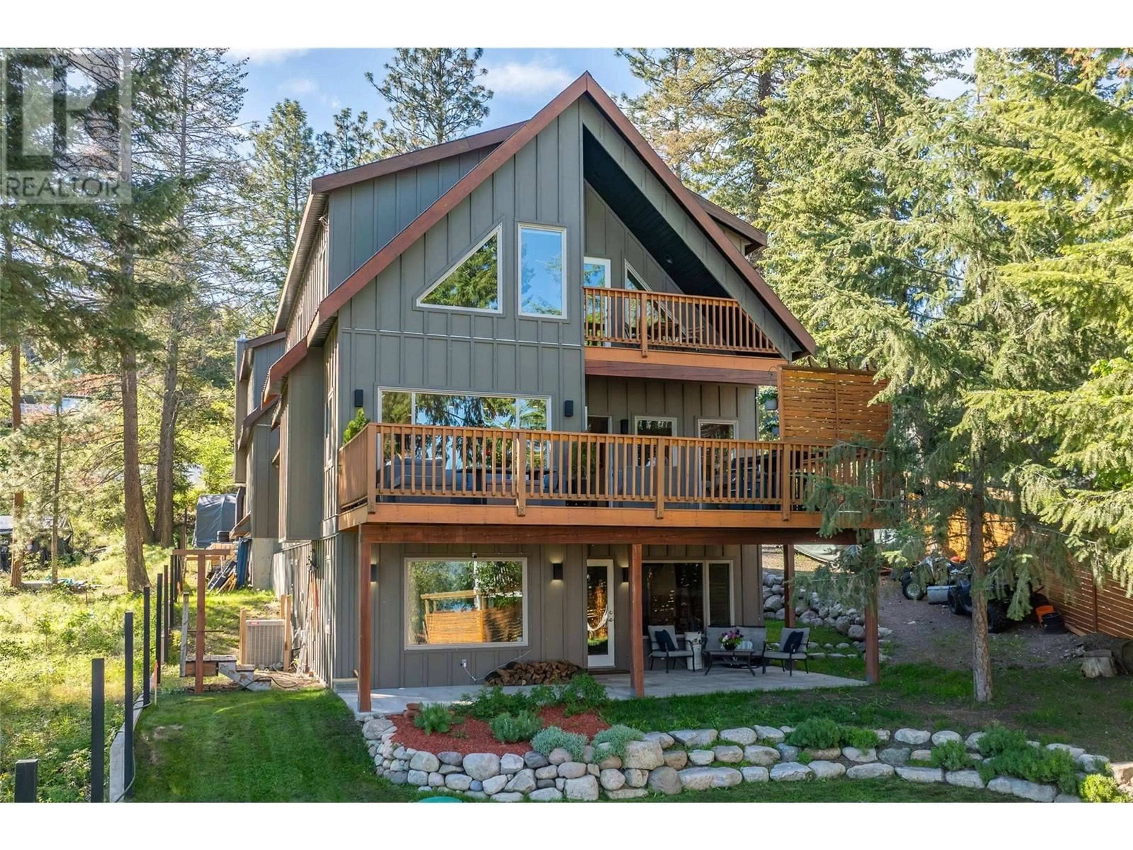 Home with vinyl exterior material, unknown for 10231 COLUMBIA WAY, Vernon British Columbia V1H2B6