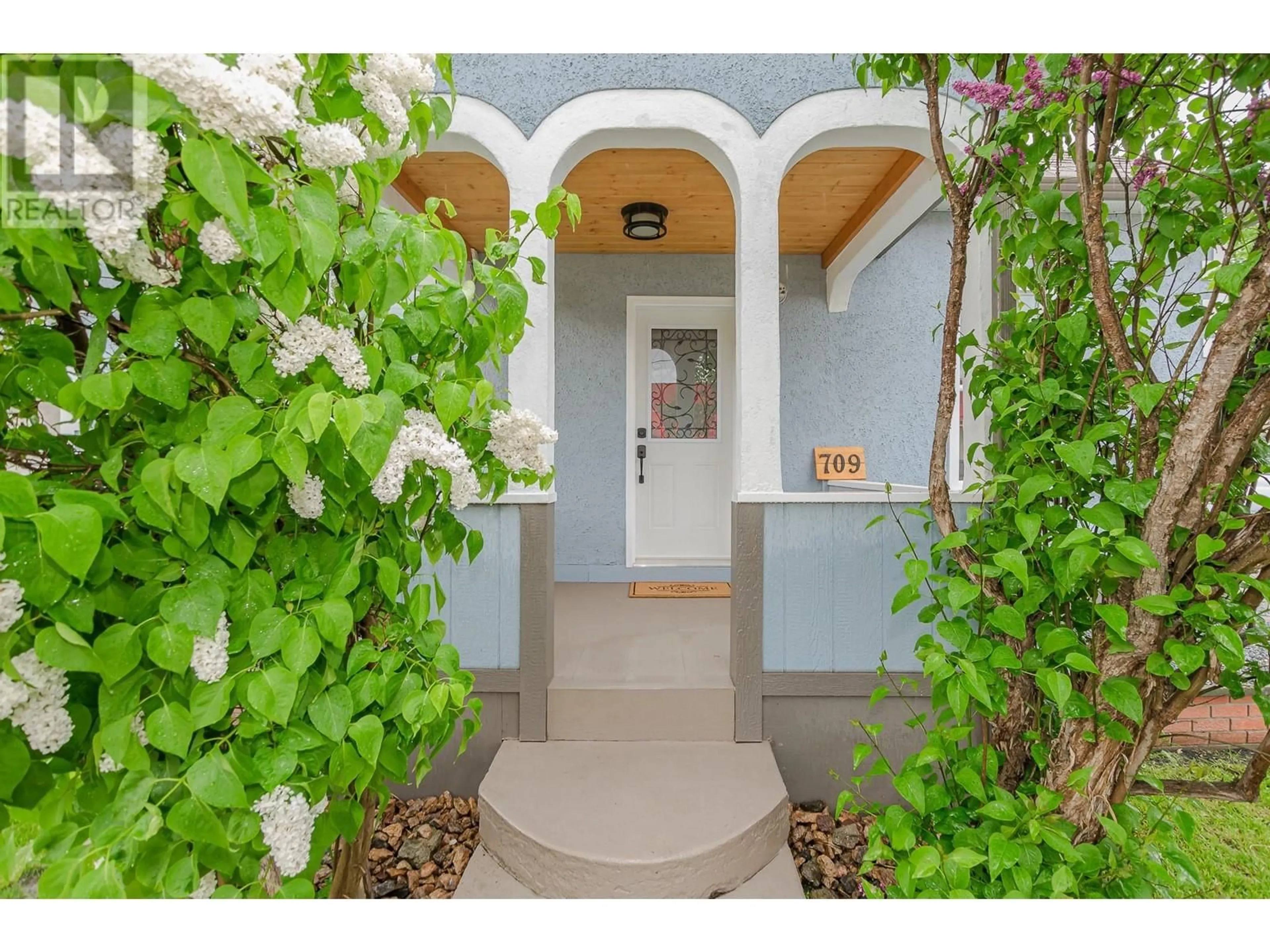 Indoor entryway for 709 STANLEY AVENUE, Enderby British Columbia V0E1V0