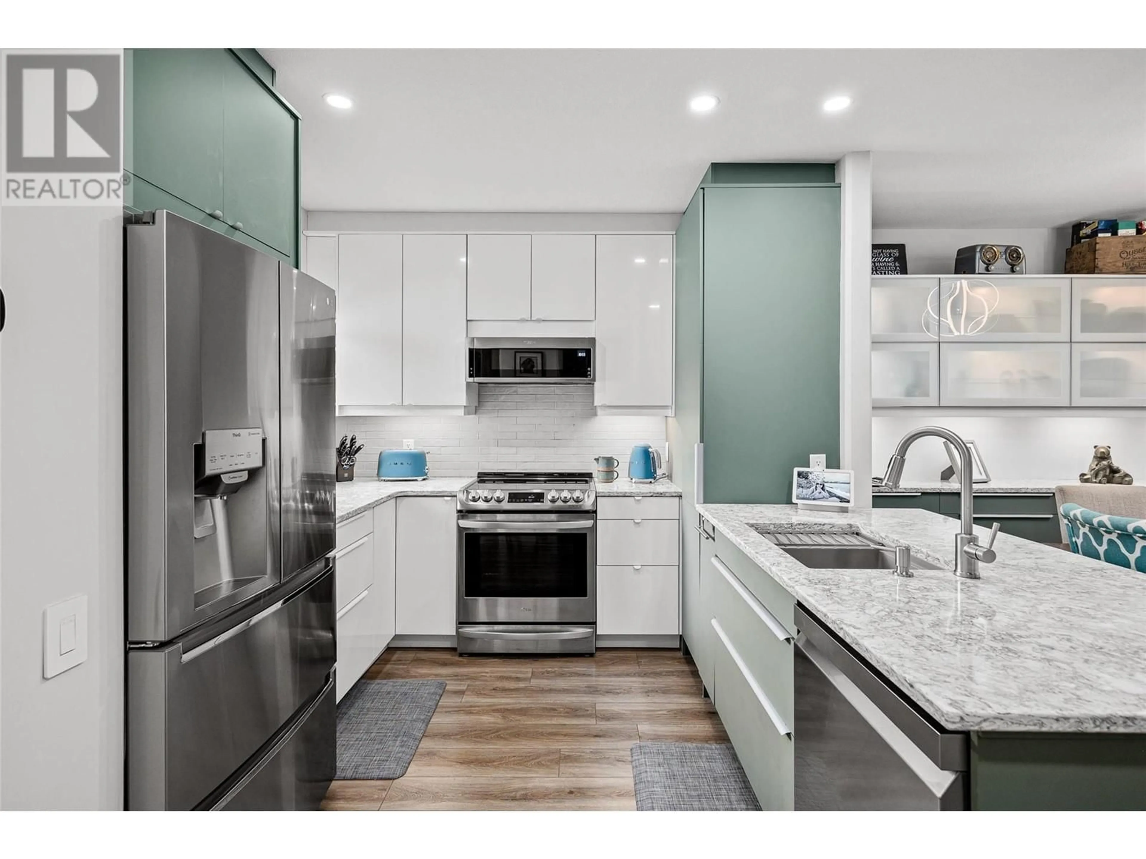 Open concept kitchen, ceramic/tile floor for 37 - 218 GLEN PARK DRIVE, Kelowna British Columbia V1V2W3
