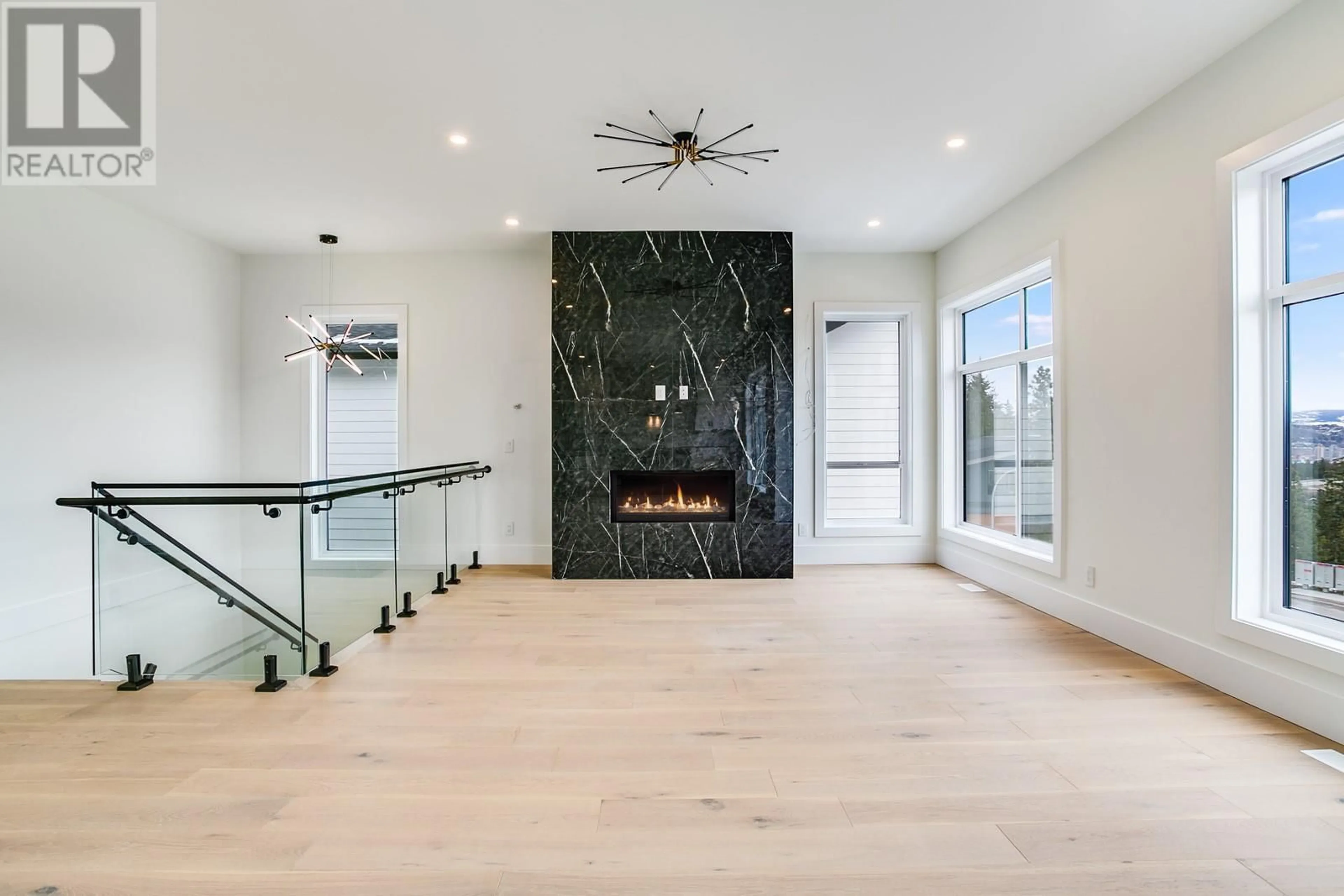 Indoor foyer for 7 - 830 WESTVIEW WAY, West Kelowna British Columbia V1Z0A5