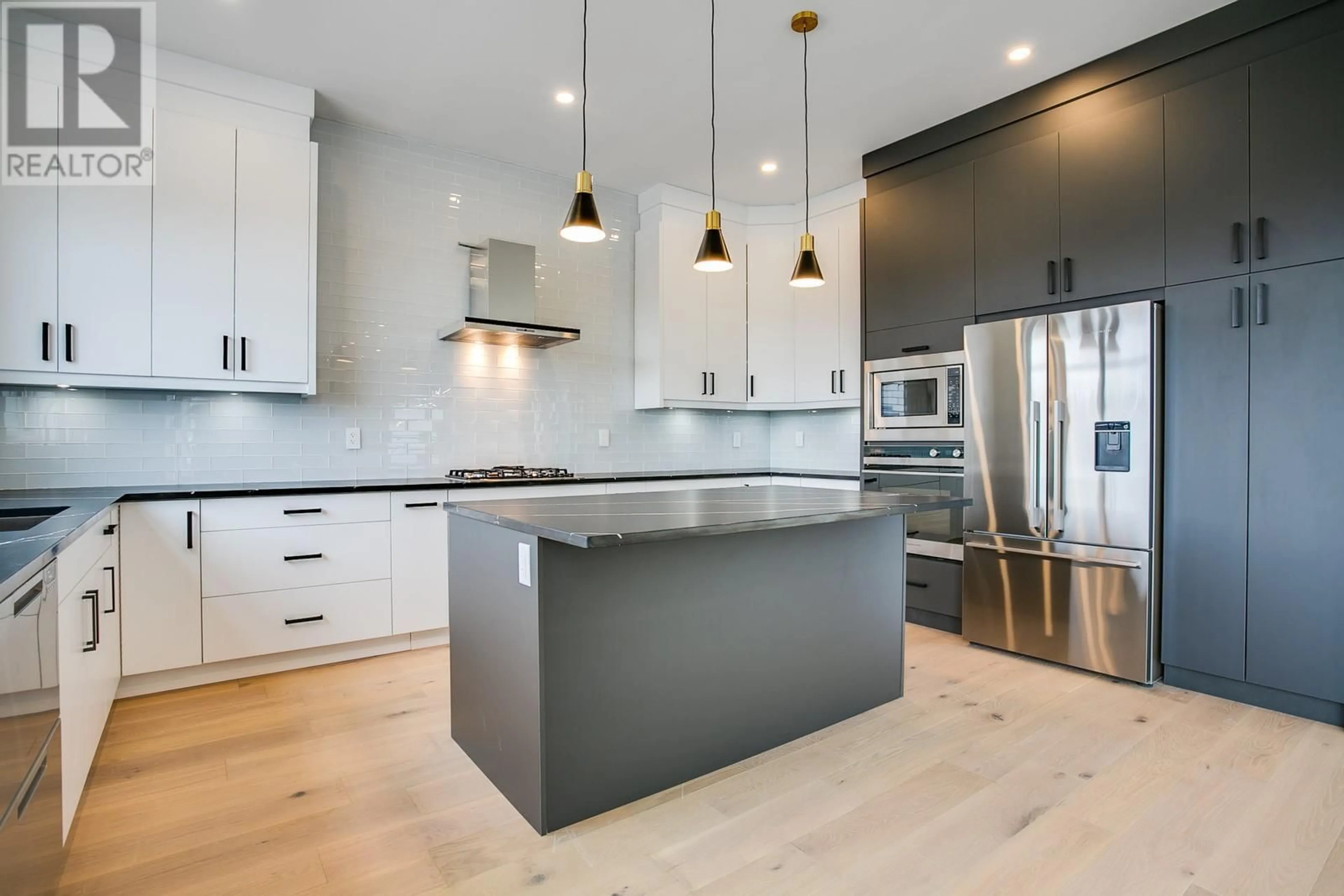 Contemporary kitchen, unknown for 7 - 830 WESTVIEW WAY, West Kelowna British Columbia V1Z0A5