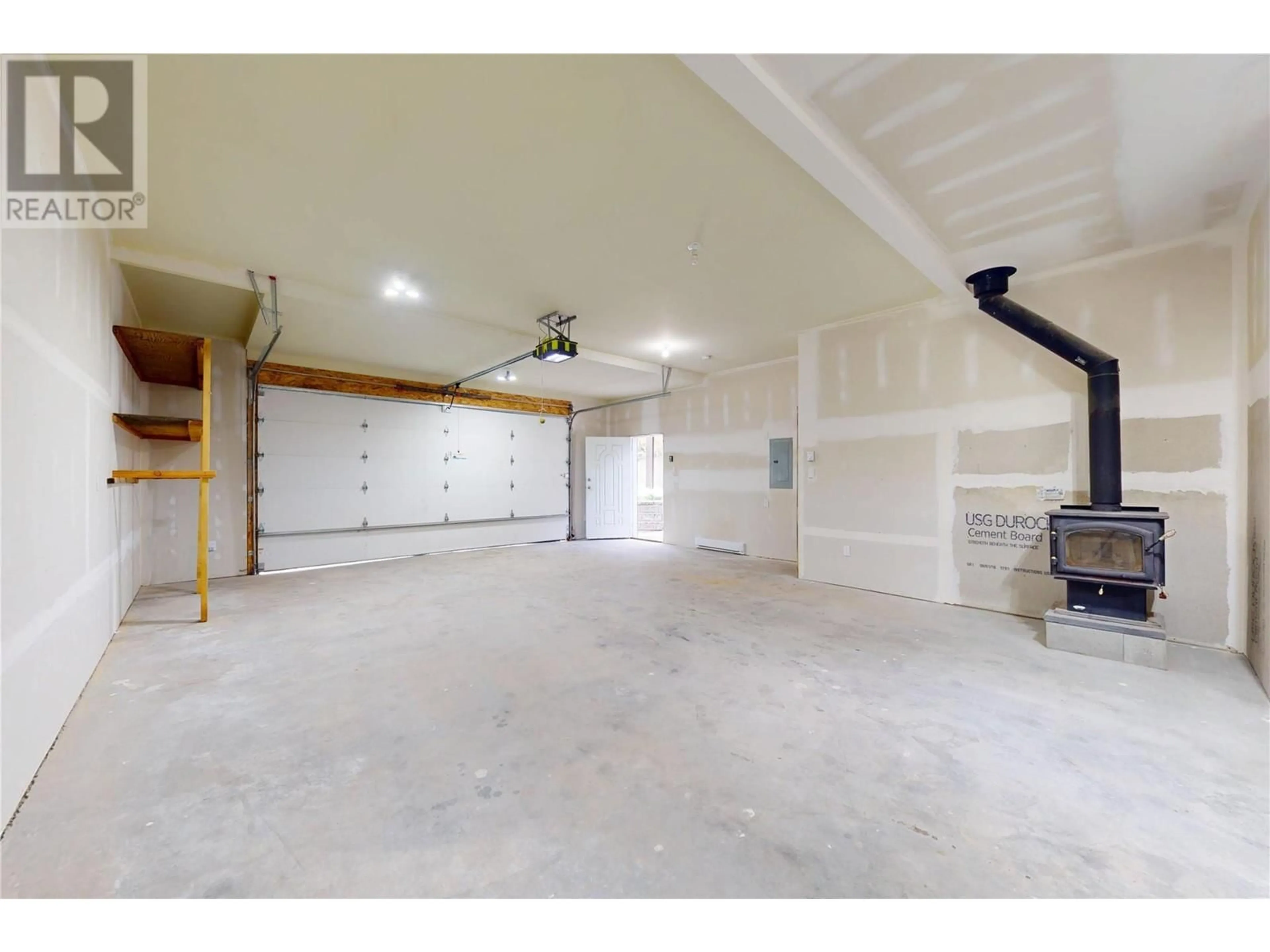 Indoor garage for 10600 COLUMBIA WAY, Vernon British Columbia V1H2B4