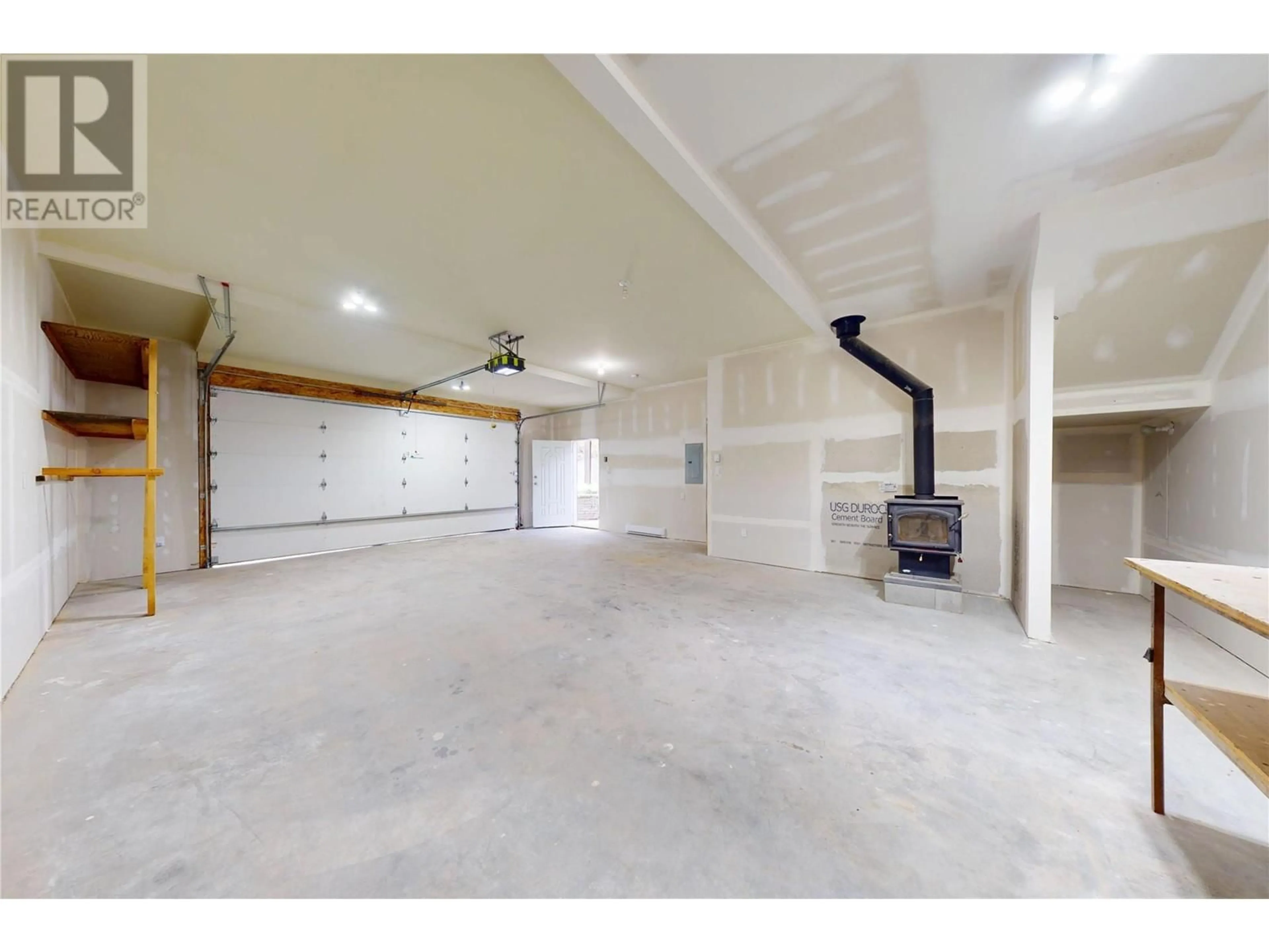Indoor garage for 10600 COLUMBIA WAY, Vernon British Columbia V1H2B4