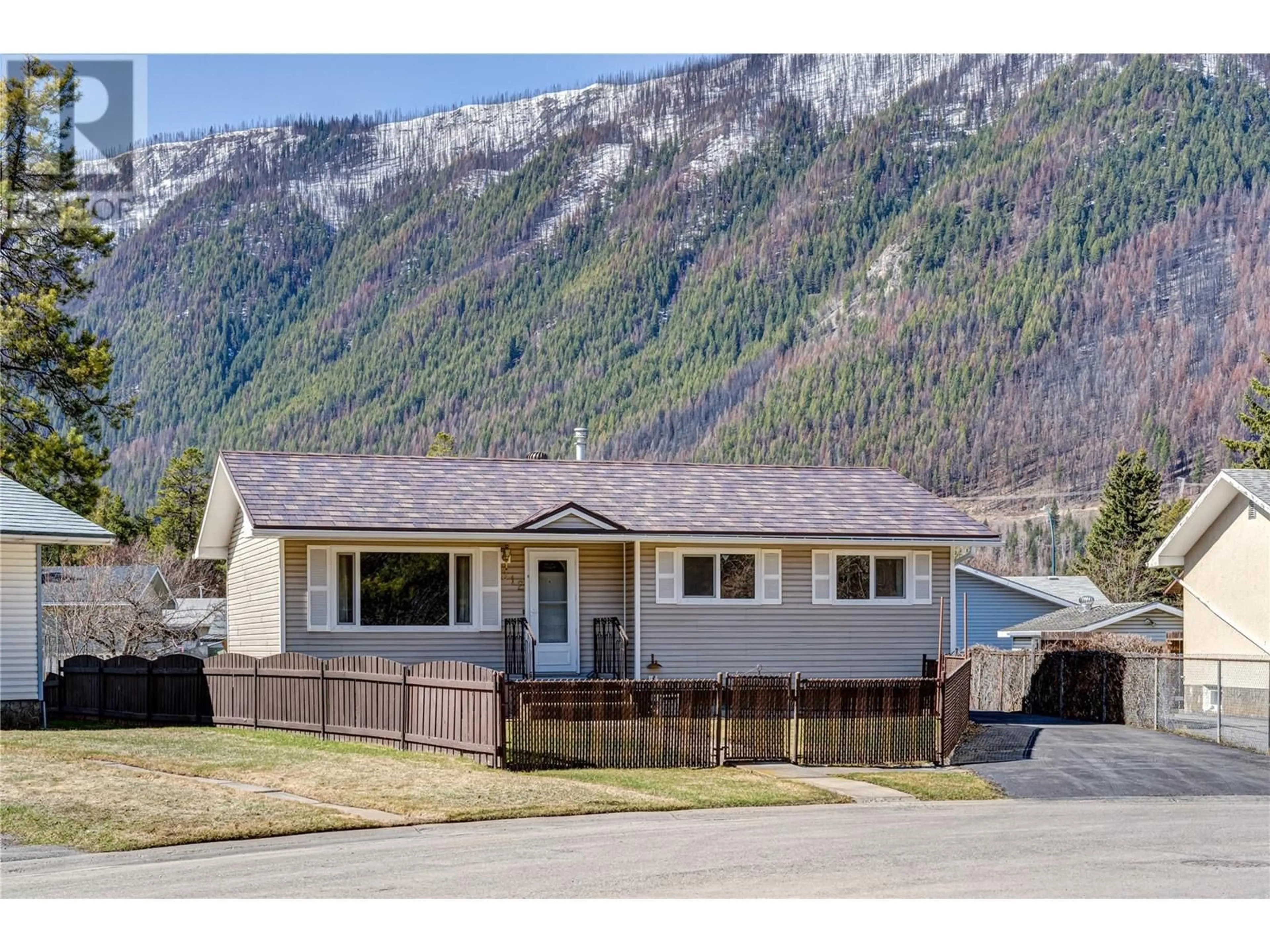 Home with vinyl exterior material, mountain view for 312 ALPINE PLACE, Sparwood British Columbia V0B2G0