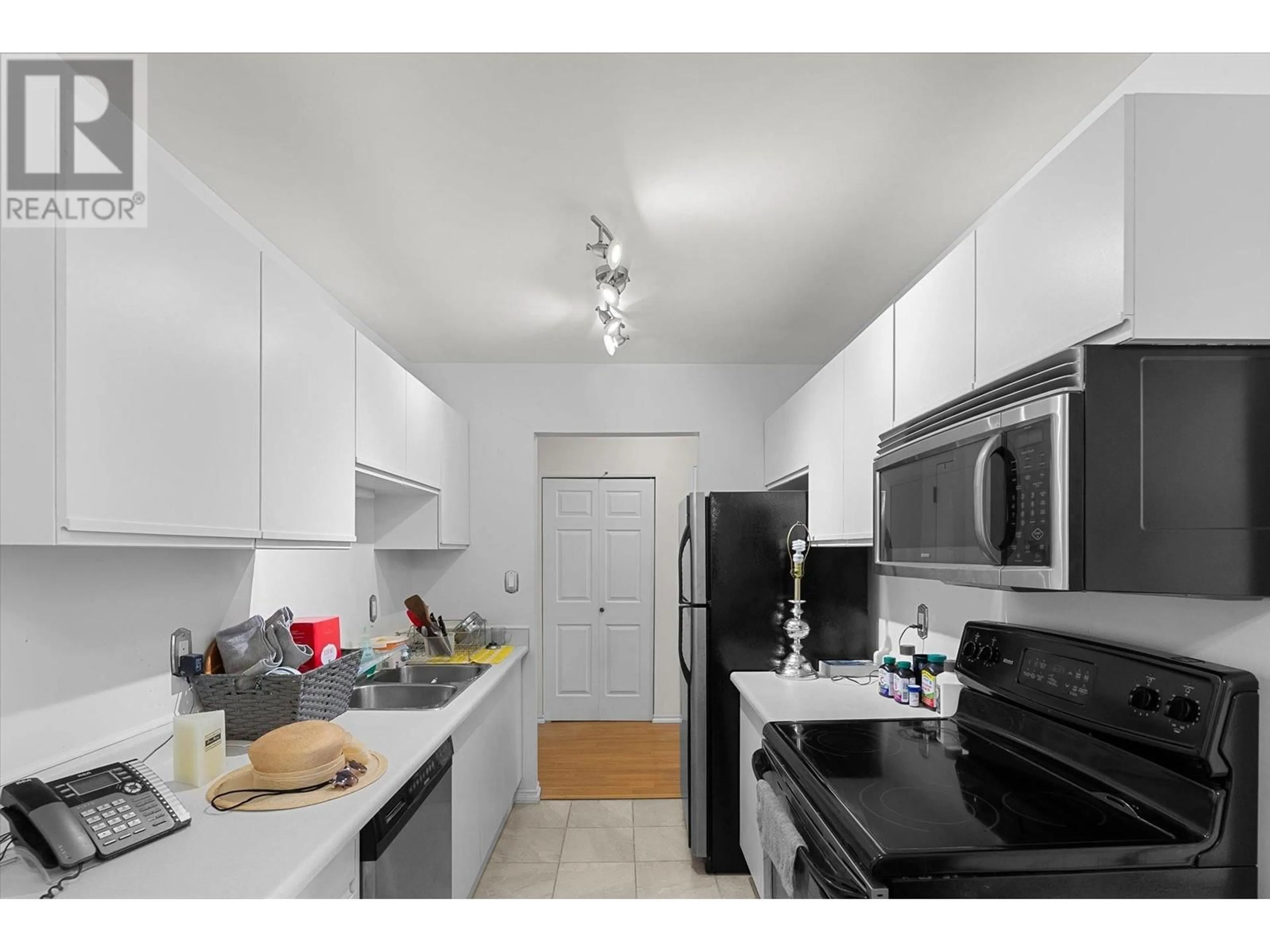 Standard kitchen, unknown for 307 - 1056 BERNARD AVENUE, Kelowna British Columbia V1Y8L7
