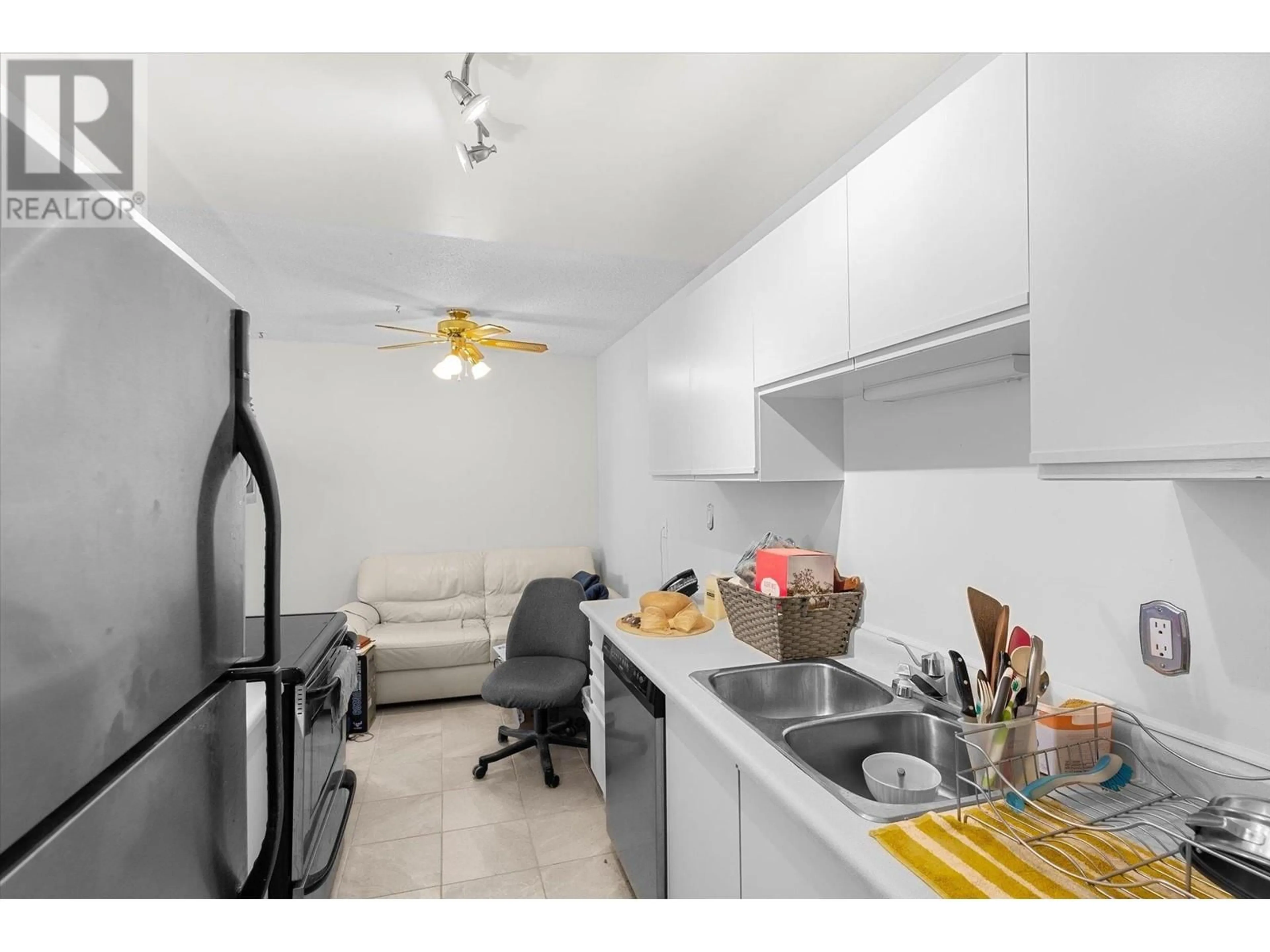 Standard kitchen, unknown for 307 - 1056 BERNARD AVENUE, Kelowna British Columbia V1Y8L7