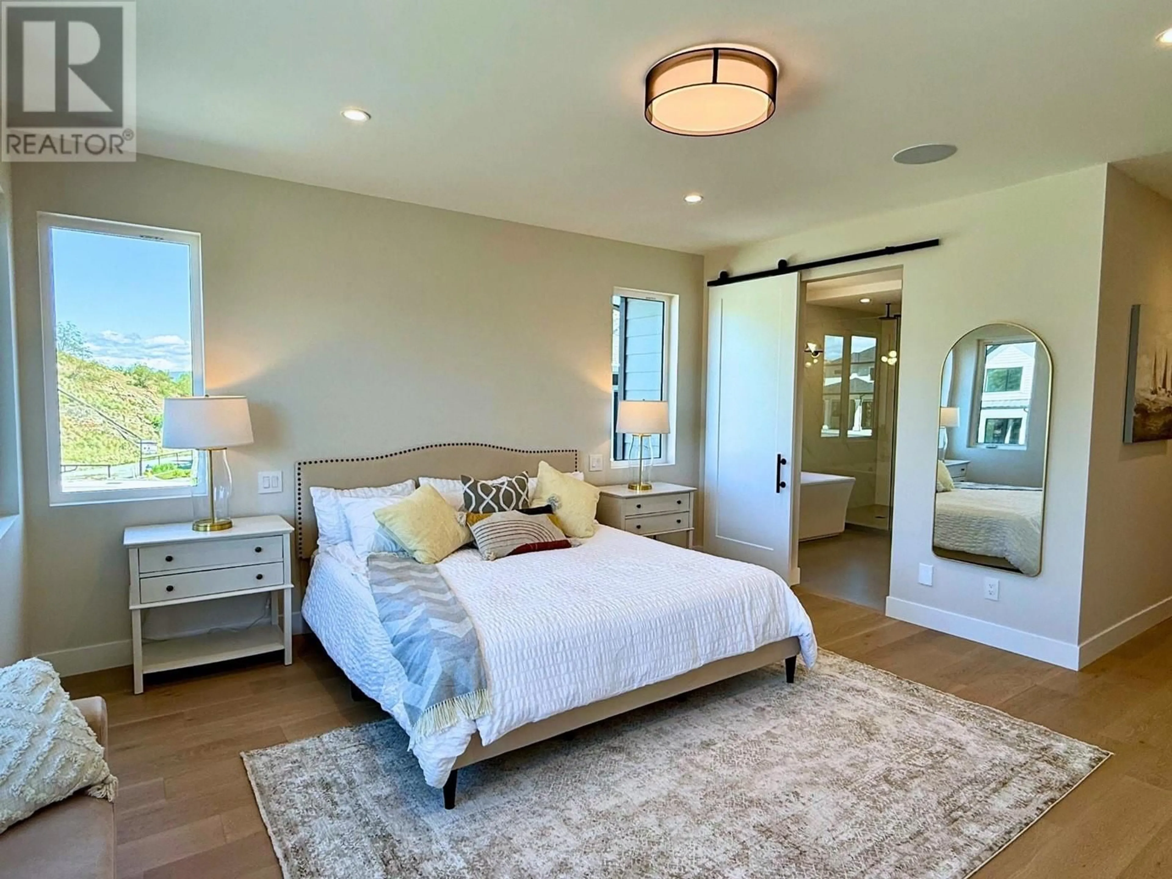 Bedroom with bed, unknown for 451 VISION COURT, Kelowna British Columbia V1W0C4
