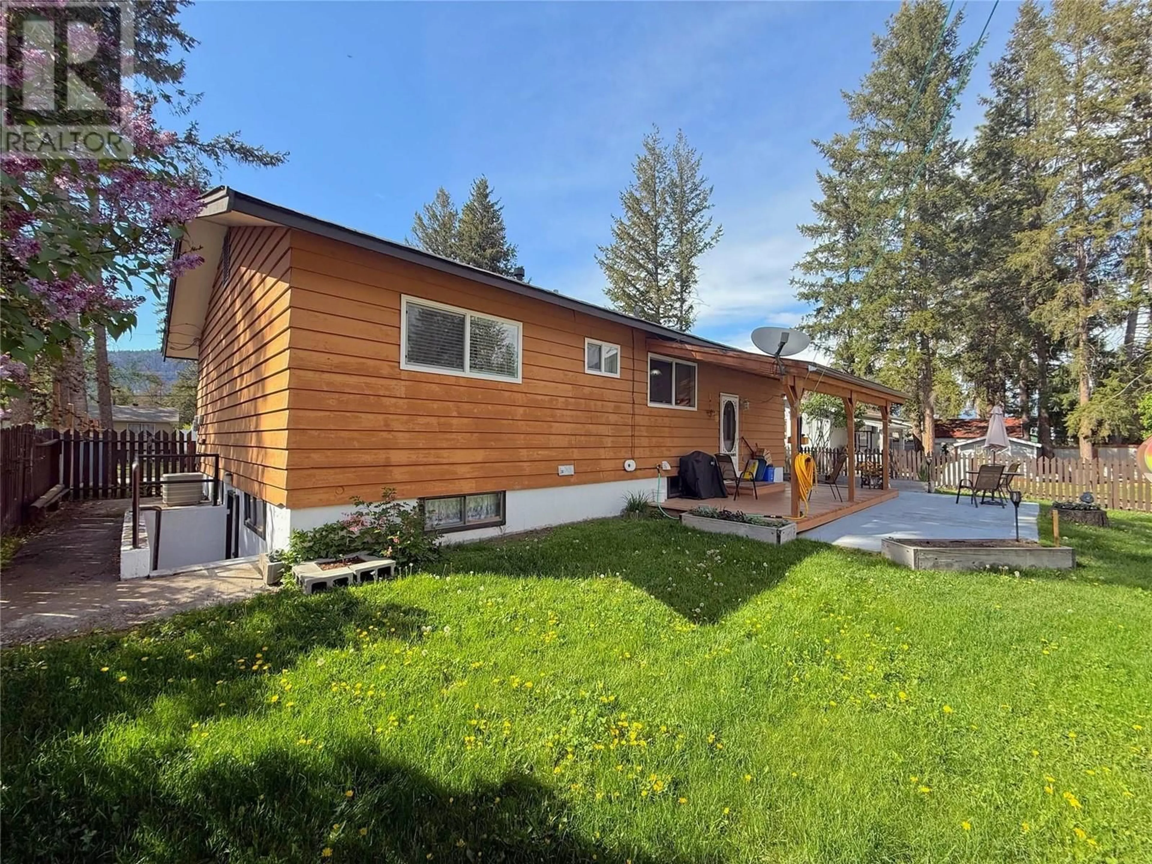 Home with vinyl exterior material, street for 117 EDGEWOOD DRIVE, Princeton British Columbia V0X1W0