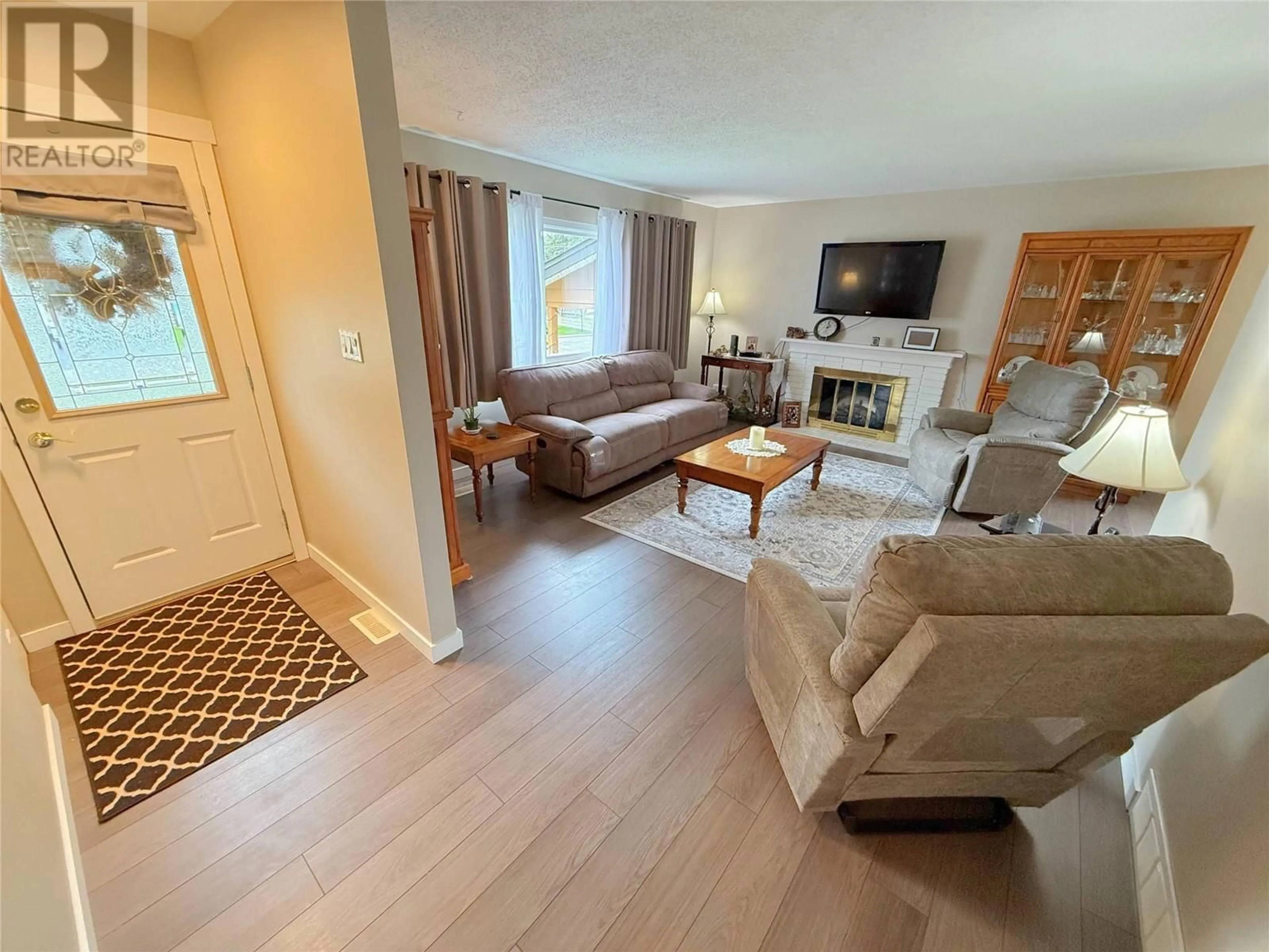 Living room with furniture, unknown for 117 EDGEWOOD DRIVE, Princeton British Columbia V0X1W0