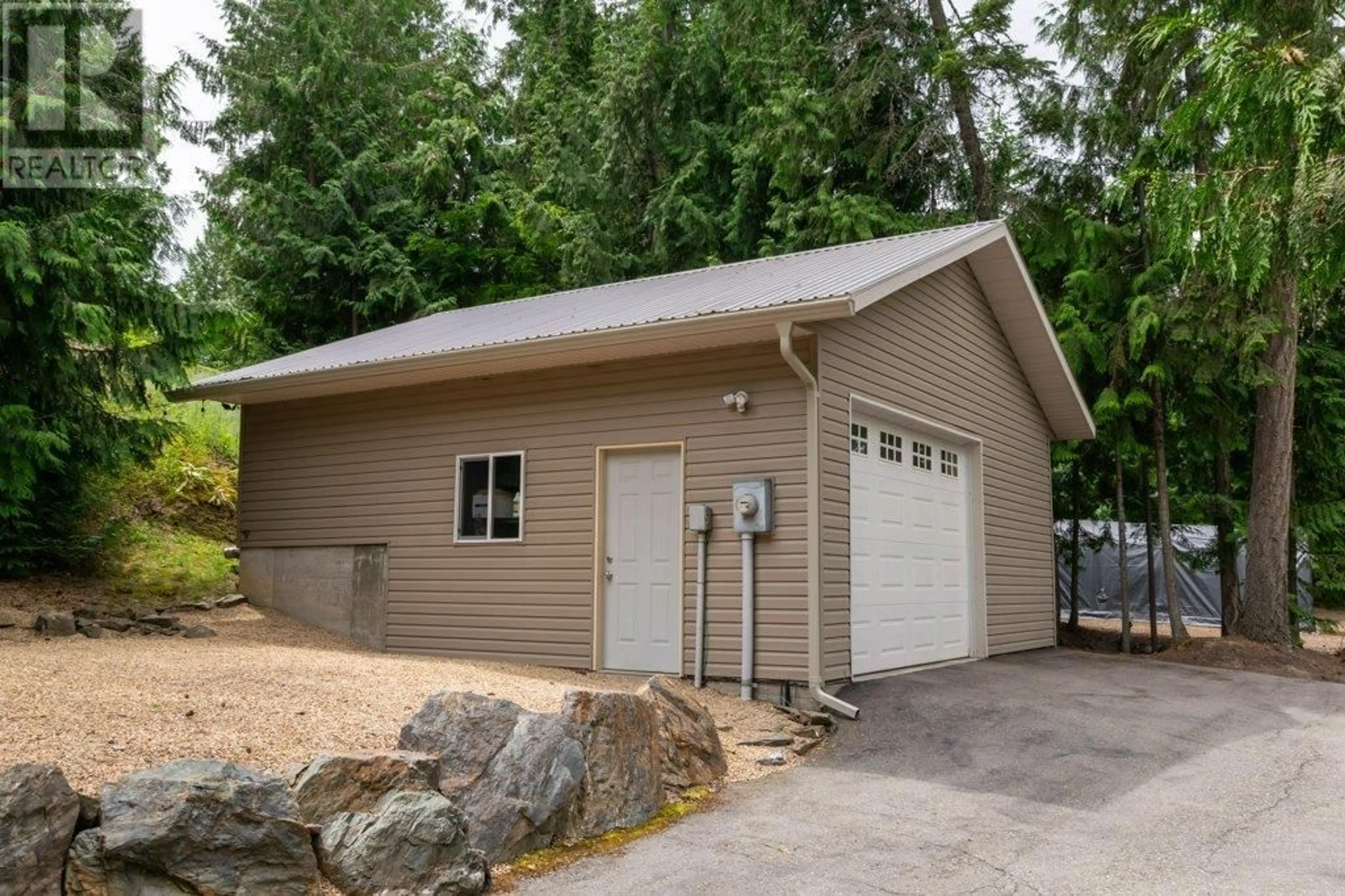 Indoor garage for 2611 DUNCAN ROAD, Blind Bay British Columbia V0E1H1