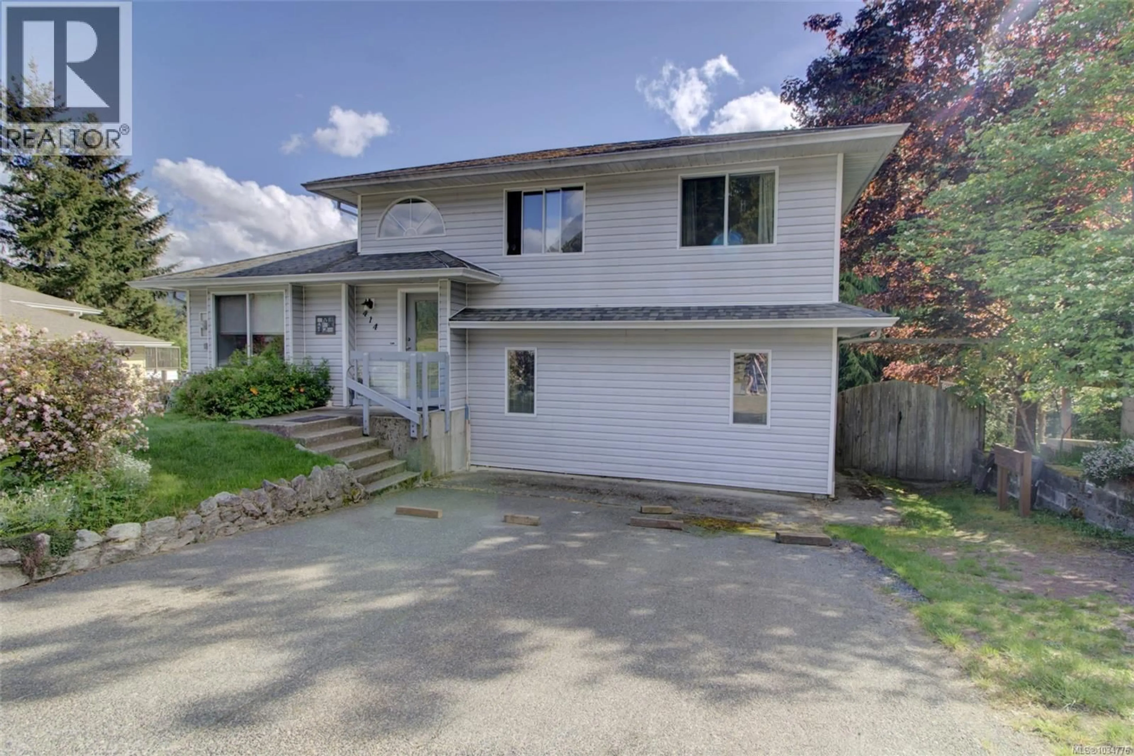A pic from outside/outdoor area/front of a property/back of a property/a pic from drone, street for 414 DONNER DRIVE, Gold River British Columbia V0P1G0