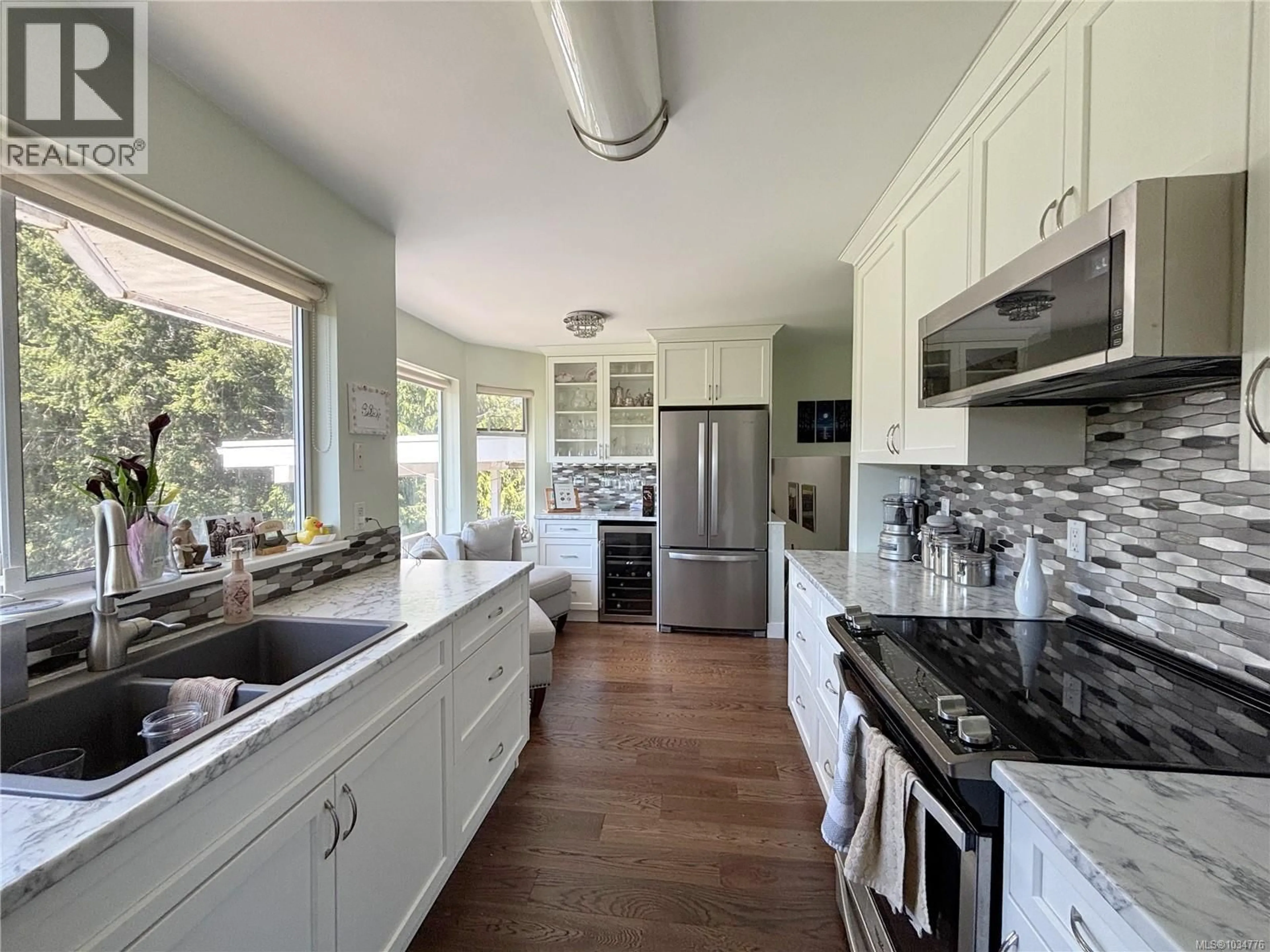 Open concept kitchen, ceramic/tile floor for 414 DONNER DRIVE, Gold River British Columbia V0P1G0