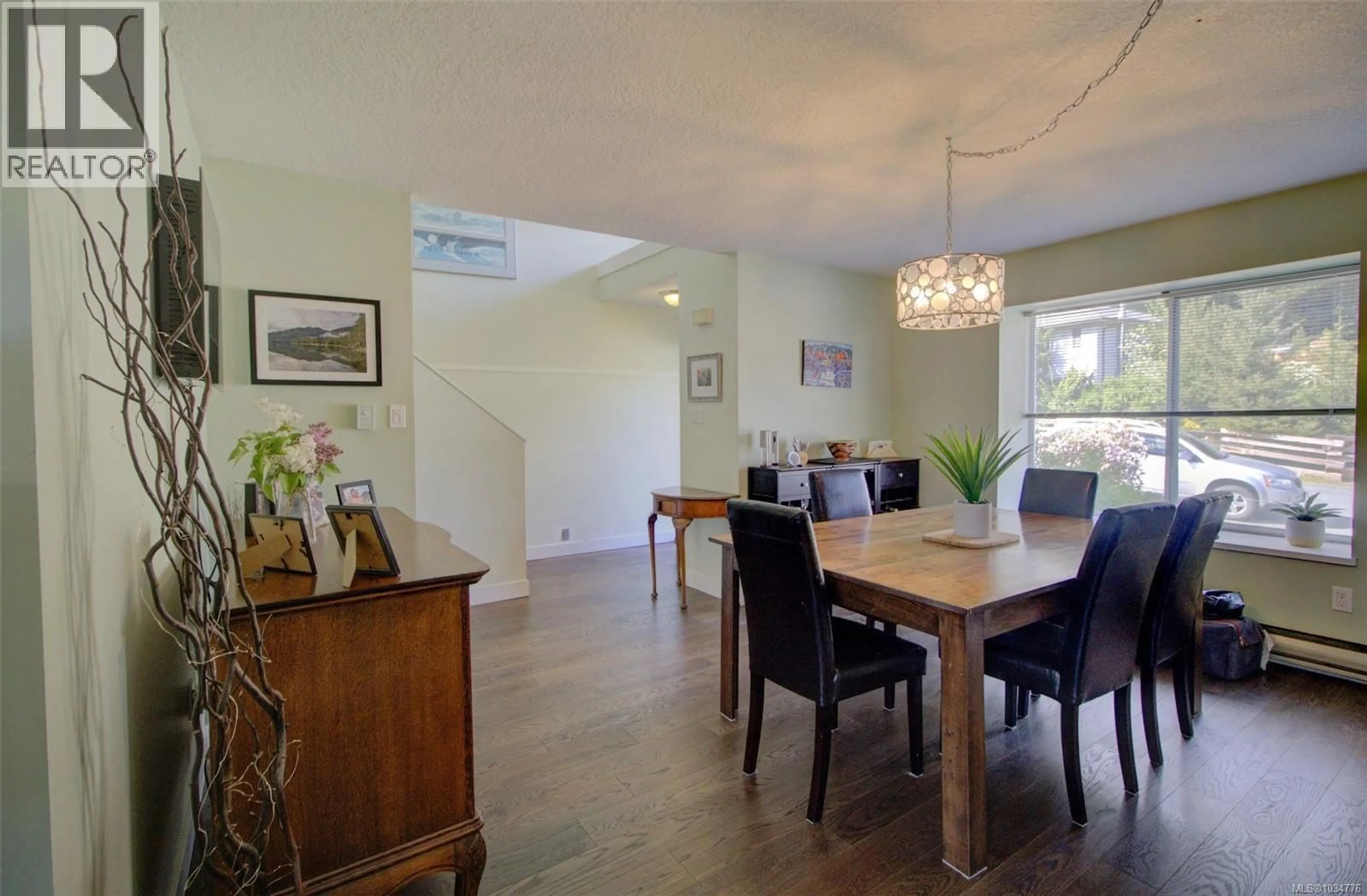 Dining room, wood/laminate floor for 414 DONNER DRIVE, Gold River British Columbia V0P1G0