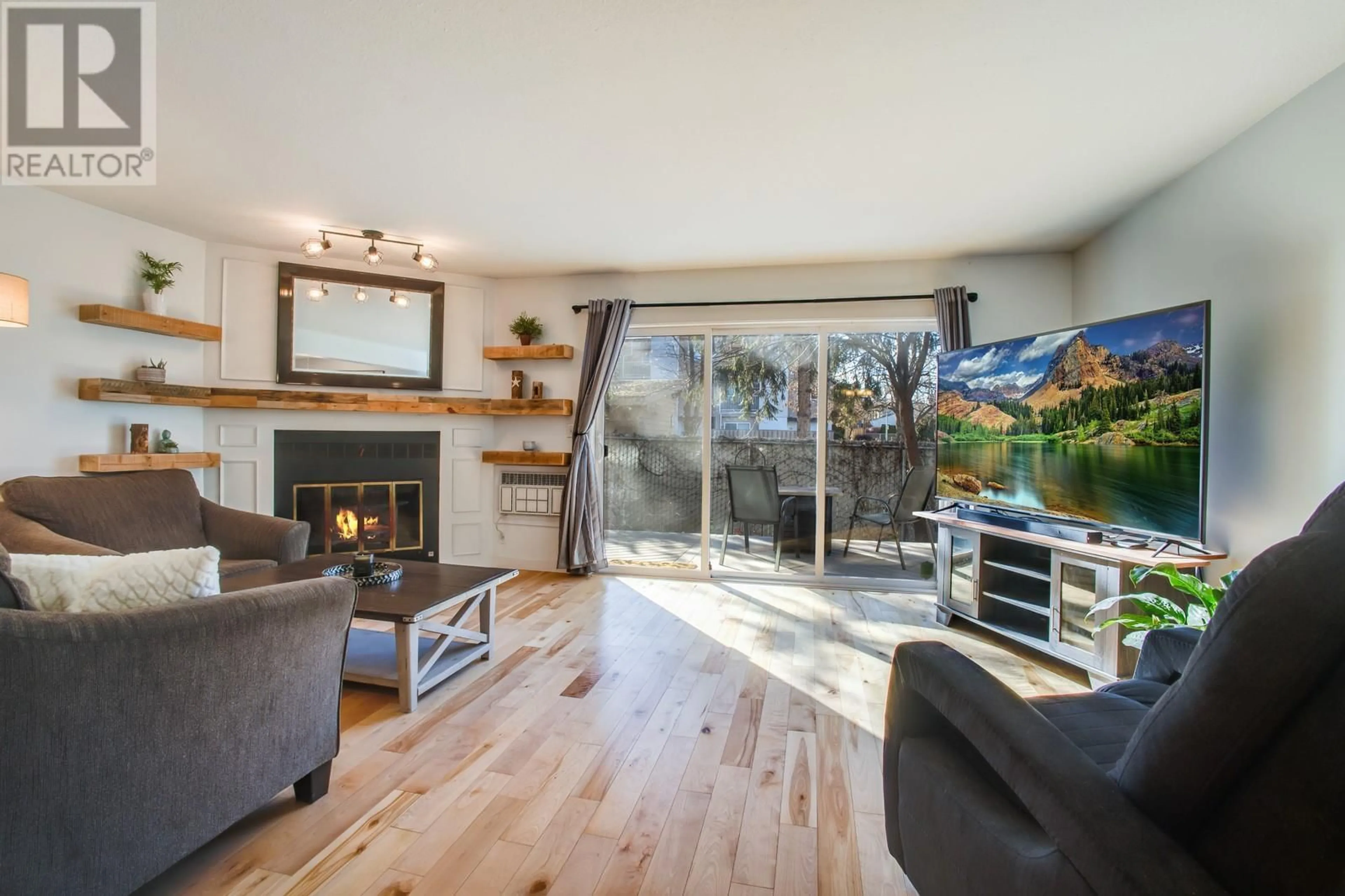 Living room with furniture, wood/laminate floor for 19 - 1950 BURTCH ROAD, Kelowna British Columbia V1Y4B2