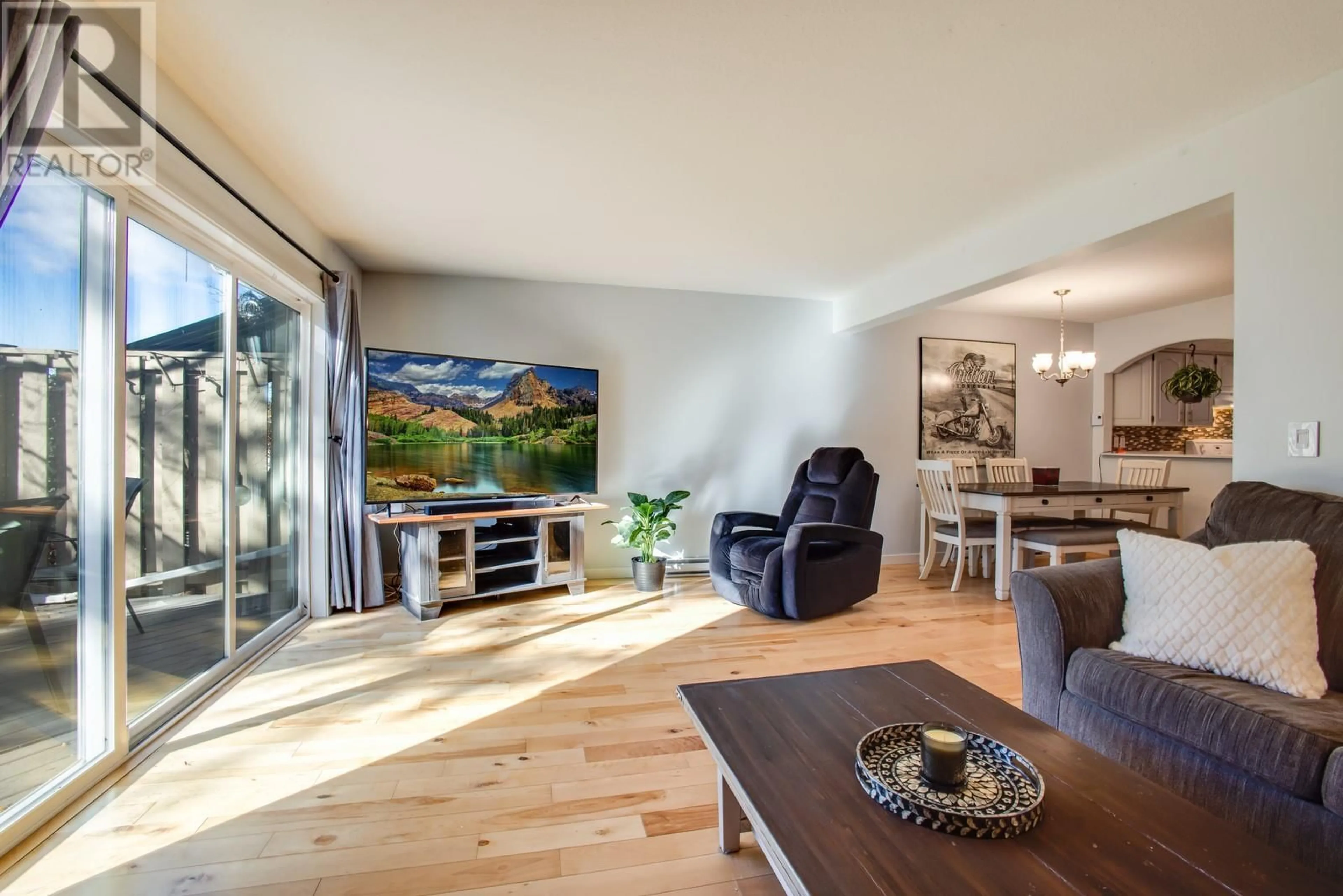 Living room with furniture, wood/laminate floor for 19 - 1950 BURTCH ROAD, Kelowna British Columbia V1Y4B2