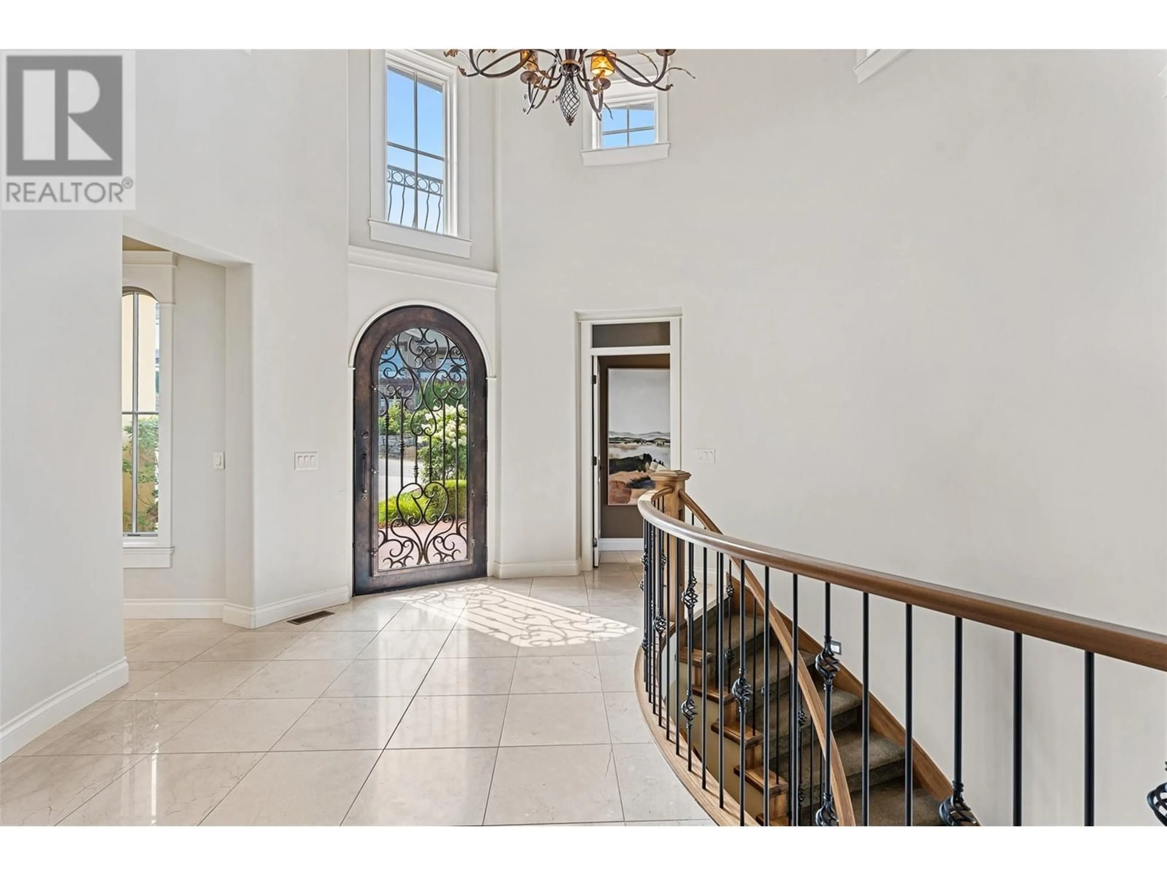 Indoor foyer for 660 ALMANDINE COURT, Kelowna British Columbia V1W4Z5