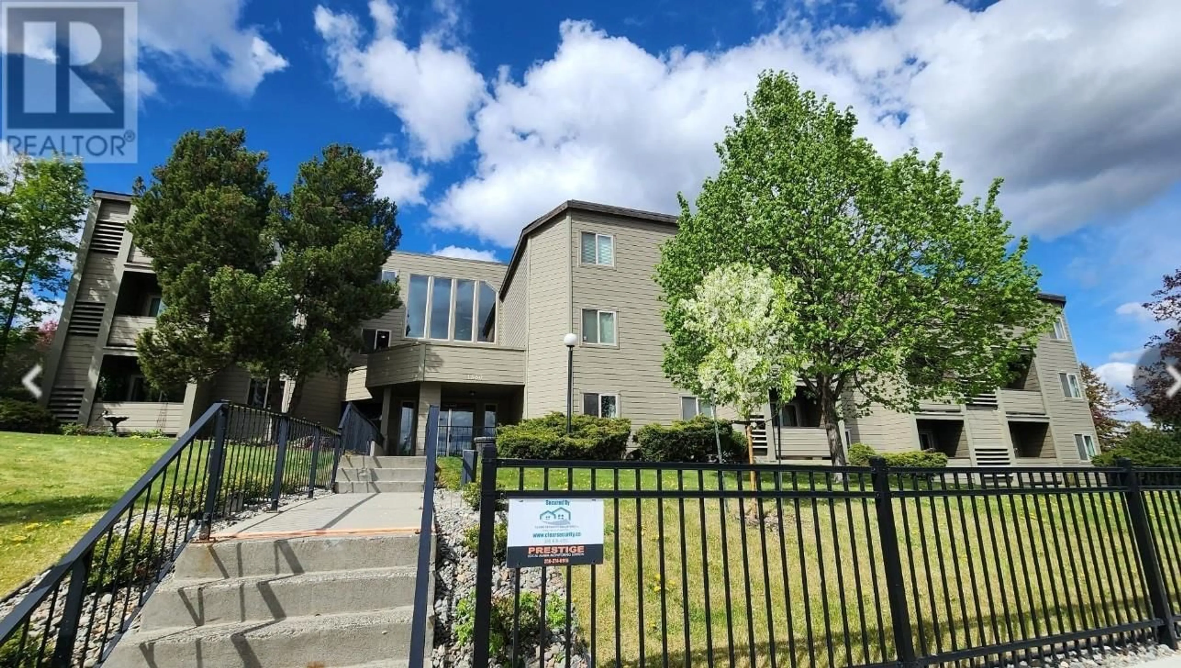 Indoor foyer for 337 - 1560 SUMMIT DRIVE, Kamloops British Columbia V2E1R5