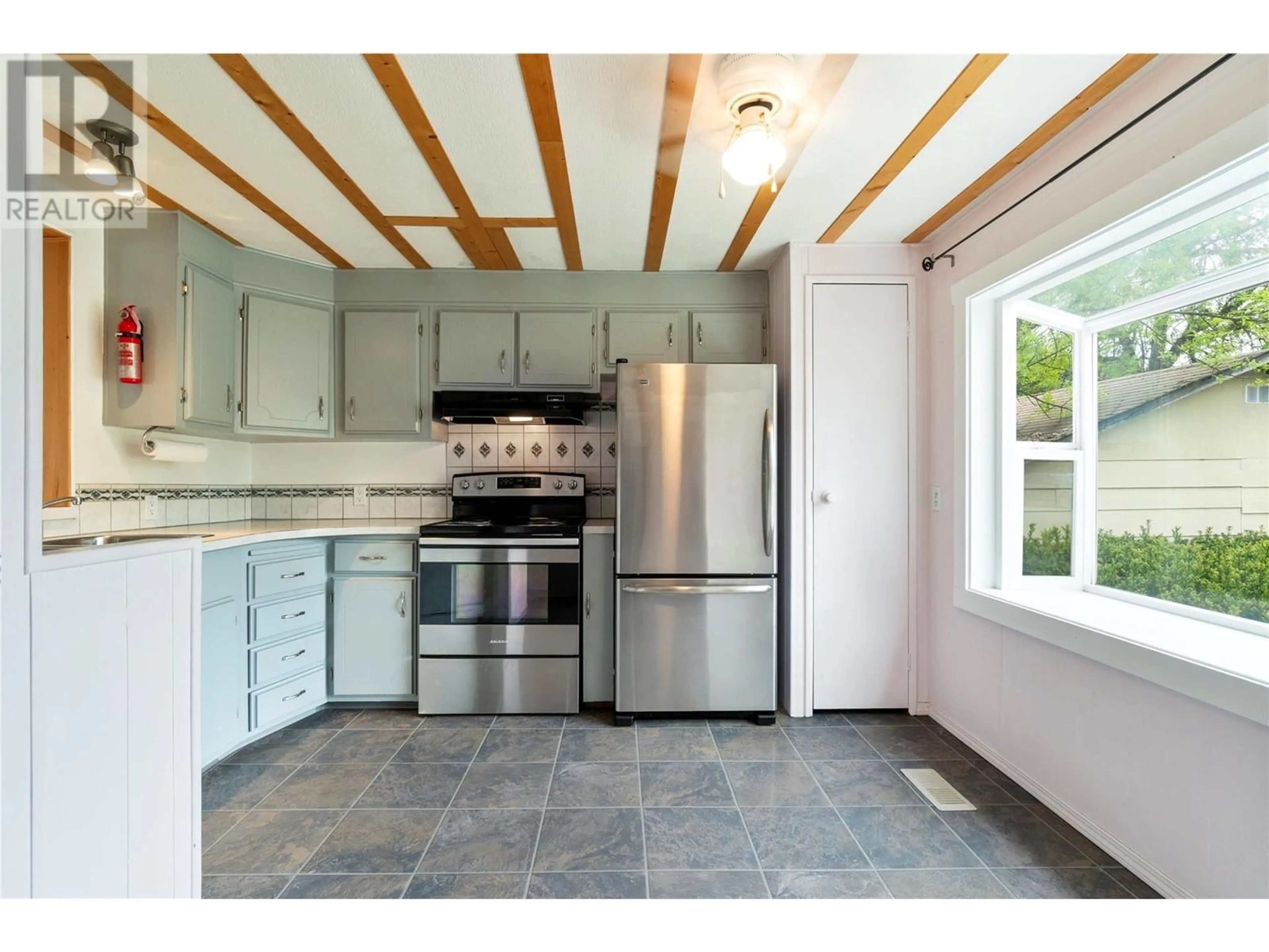 Open concept kitchen, ceramic/tile floor for 98 - 1361 30 STREET SOUTHEAST, Salmon Arm British Columbia V1E2N4