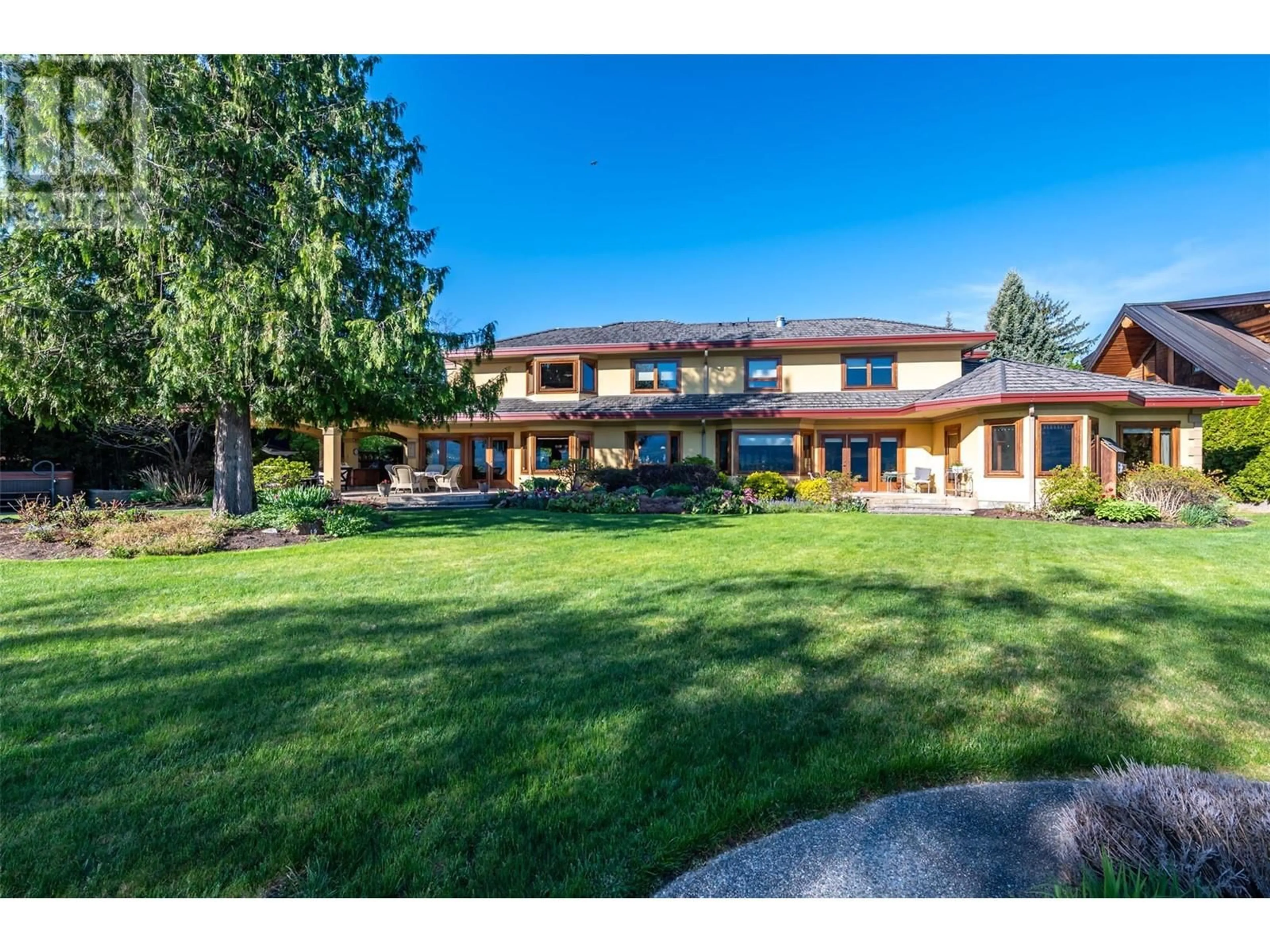 A pic from outside/outdoor area/front of a property/back of a property/a pic from drone, unknown for 7801 OAK AVENUE, Summerland British Columbia V0H1Z9