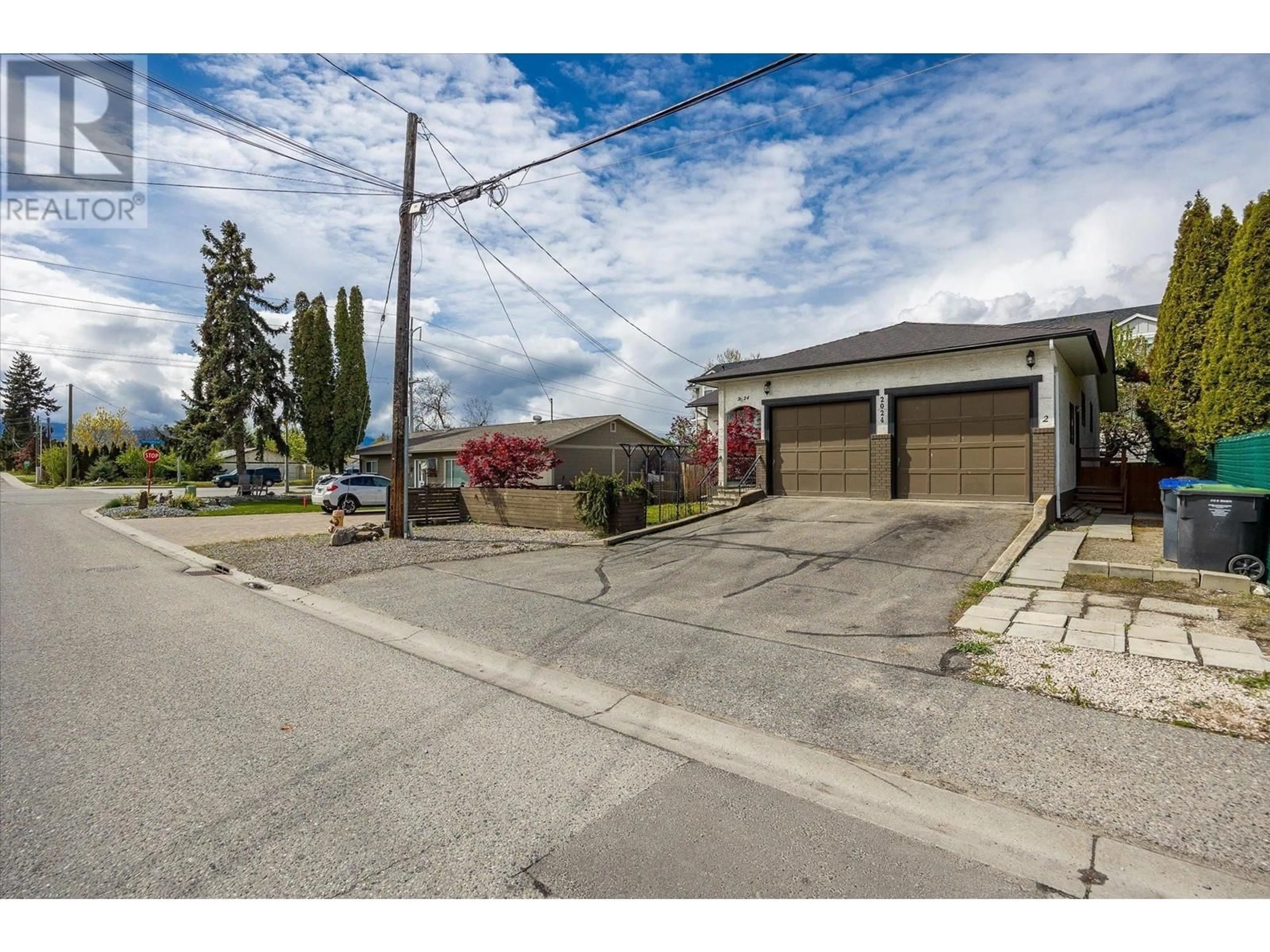 A pic from outside/outdoor area/front of a property/back of a property/a pic from drone, street for 2024 WILKINSON STREET, Kelowna British Columbia V1Y3Z8