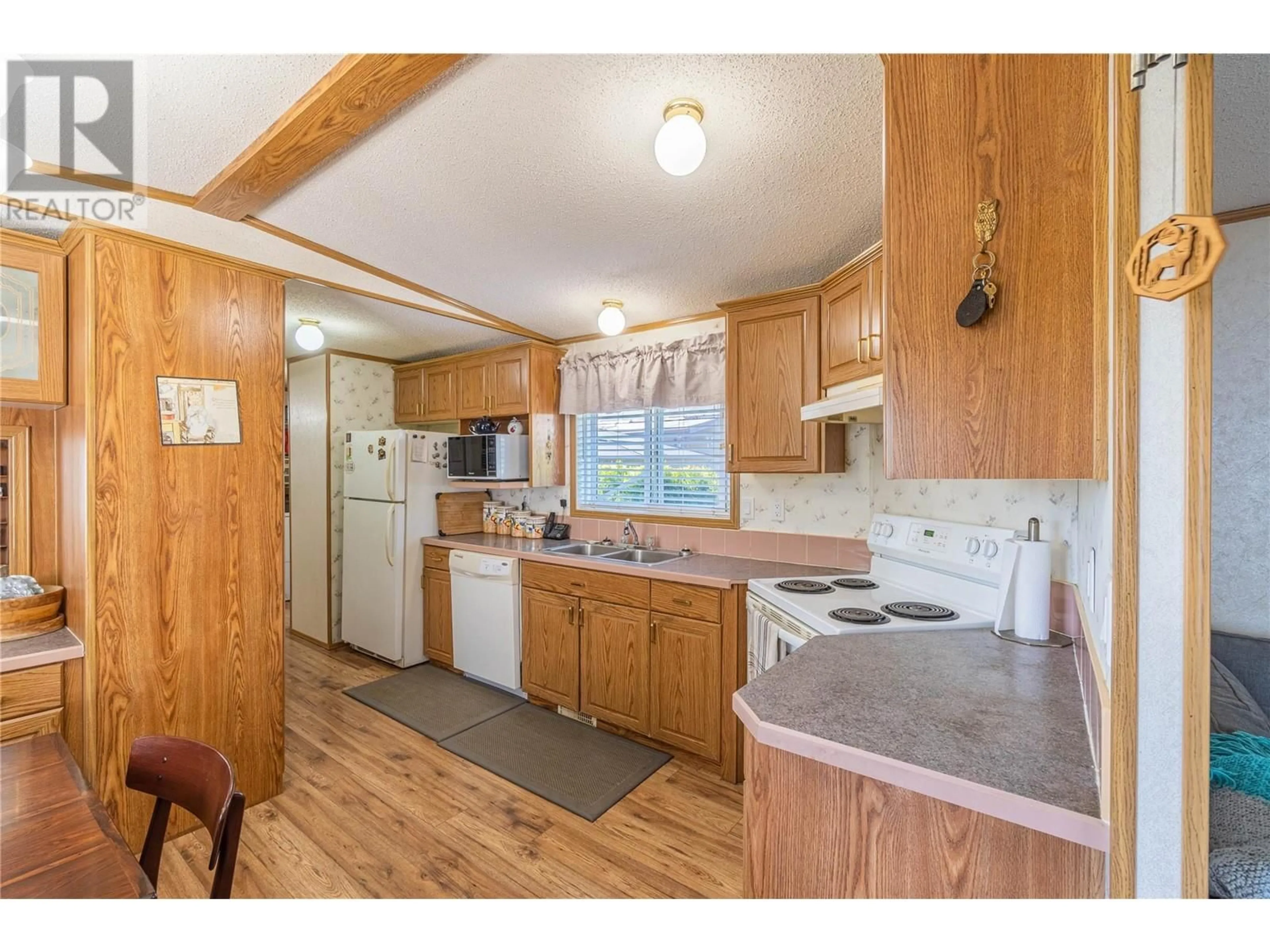 Standard kitchen, unknown for B17 - 7155 DALLAS DRIVE, Kamloops British Columbia V3S6X6