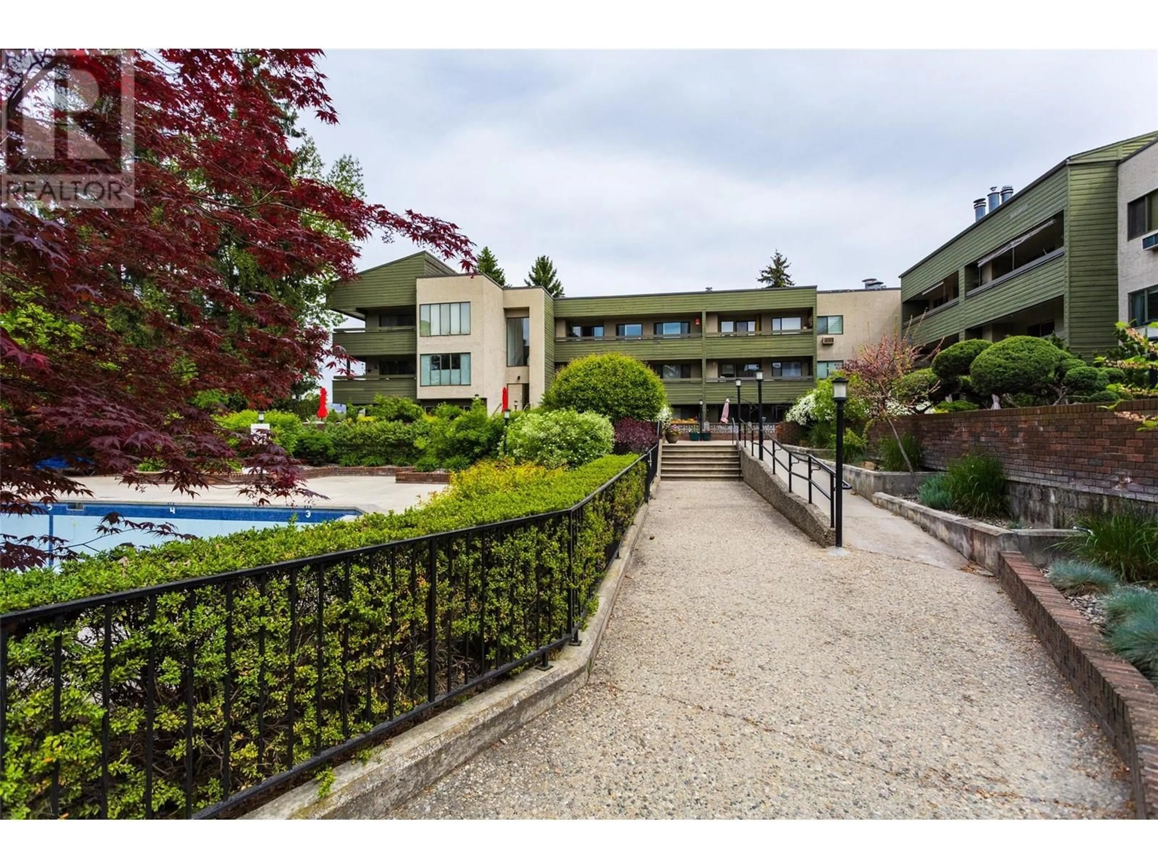 Patio, unknown for 305 - 1056 BERNARD AVENUE, Kelowna British Columbia V1Y8L7
