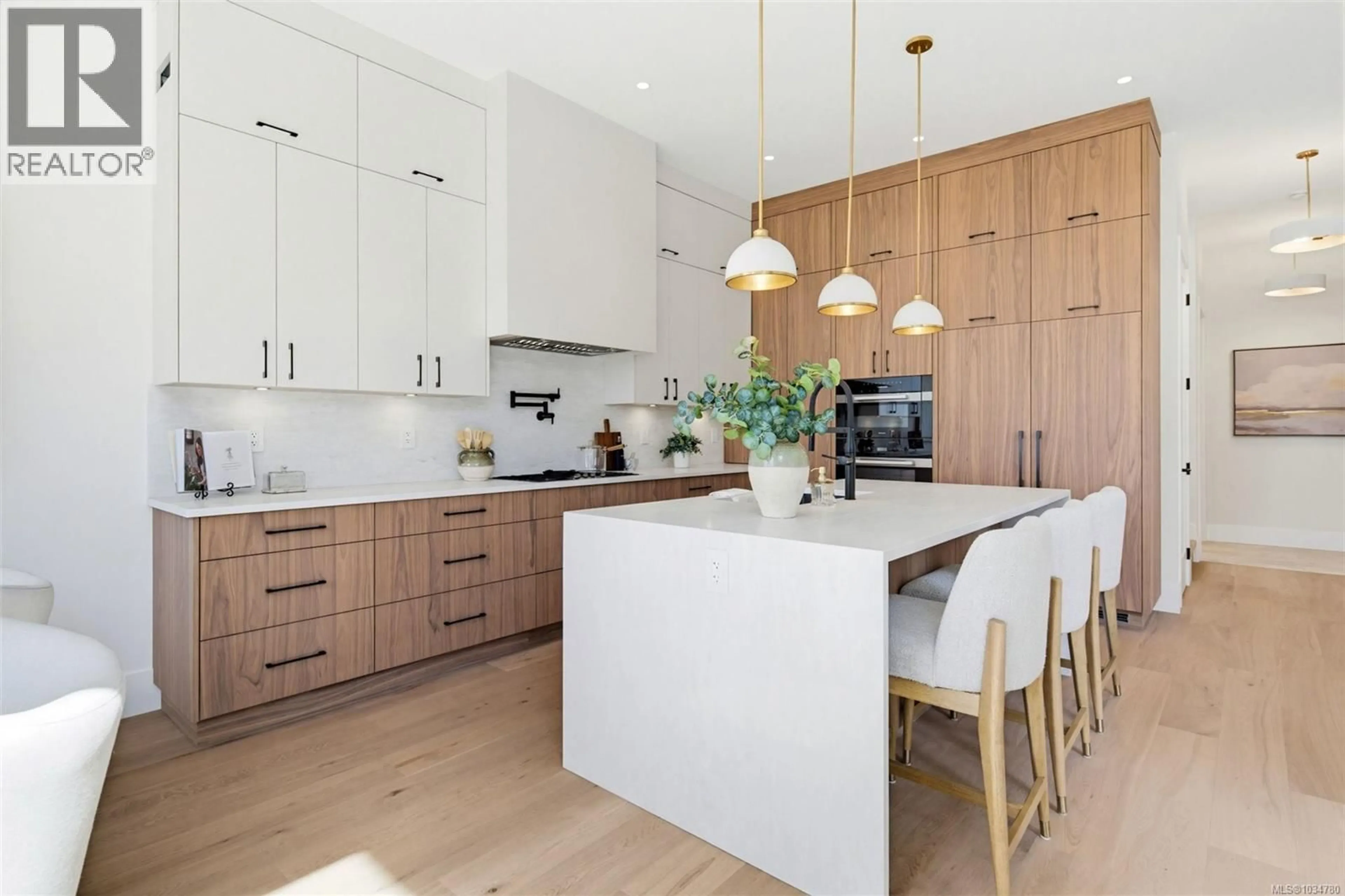 Contemporary kitchen, unknown for 1 - 3022 CADBORO BAY ROAD, Oak Bay British Columbia V8R5J9