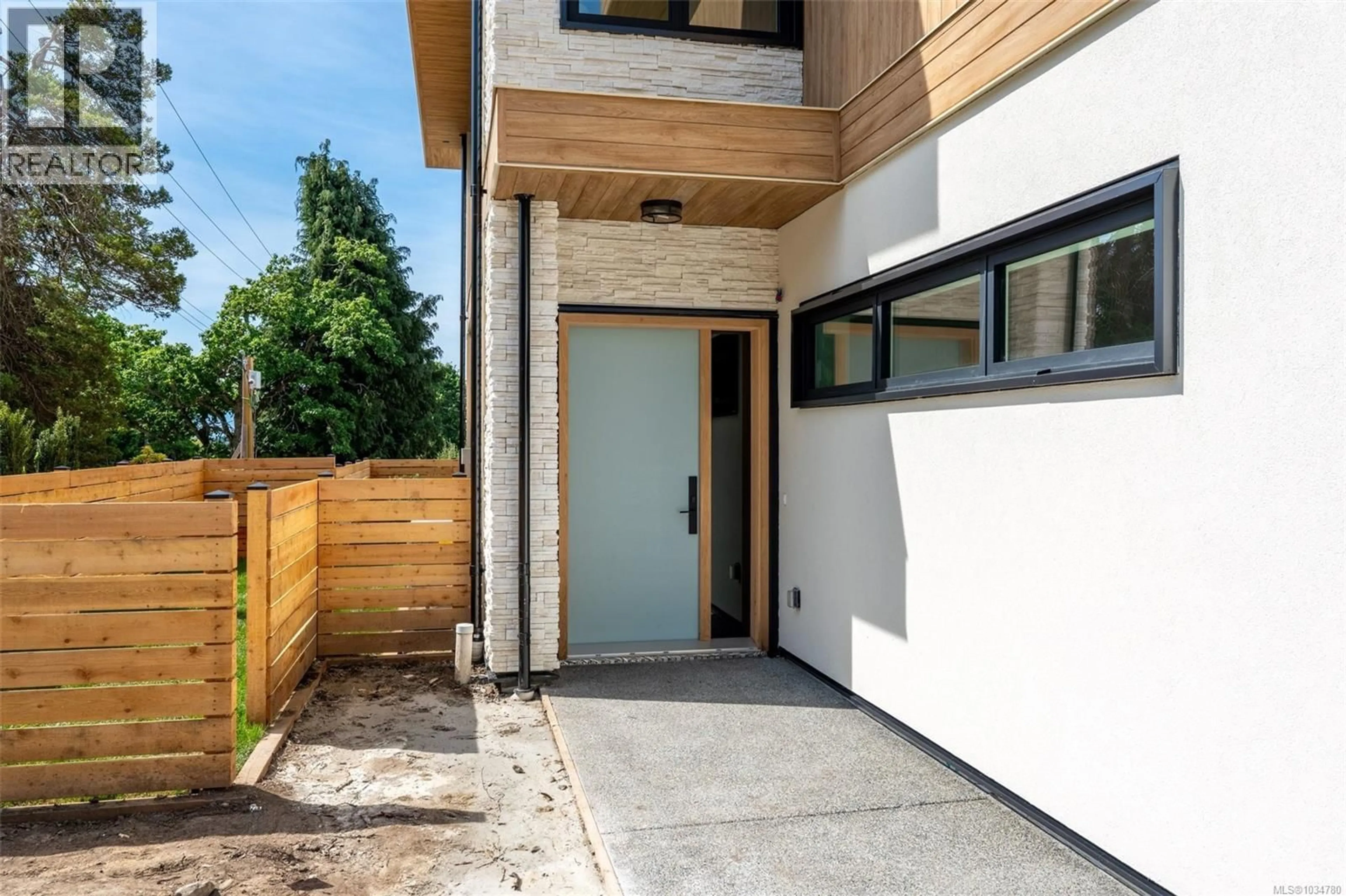 Unknown for 1 - 3022 CADBORO BAY ROAD, Oak Bay British Columbia V8R5J9