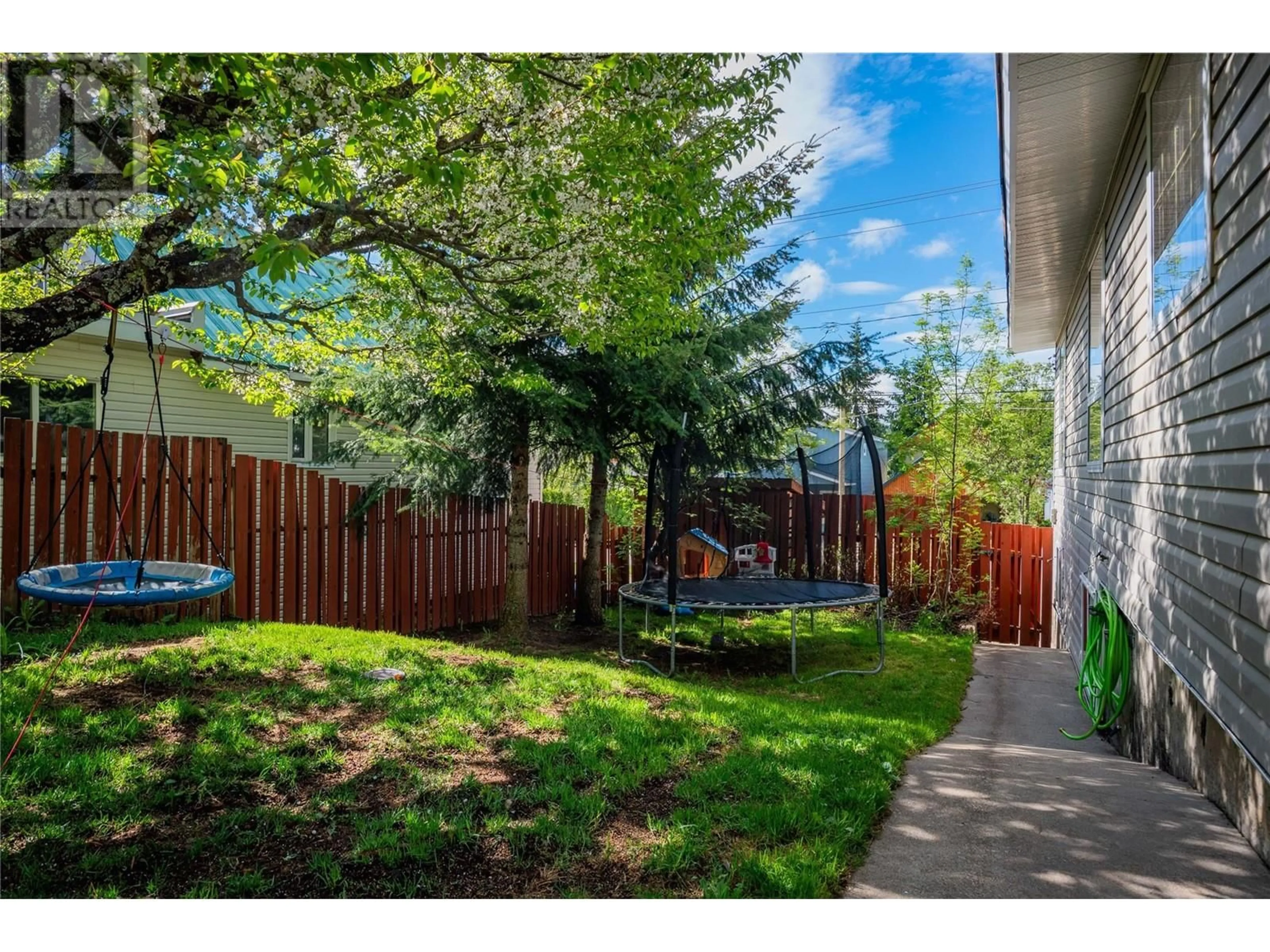 Patio, street for 1626 LEROI AVENUE, Rossland British Columbia V0G1Y0