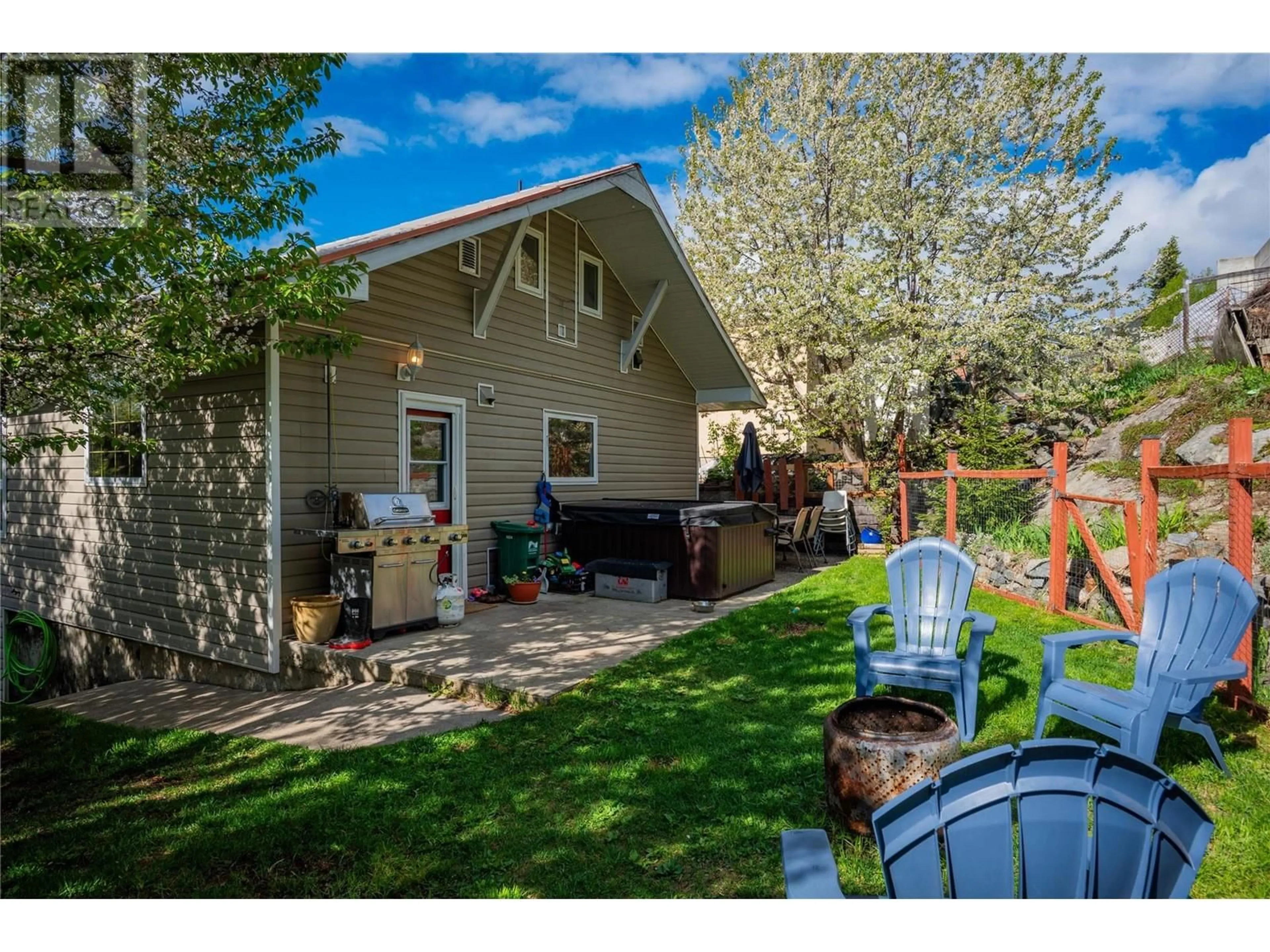 Patio, street for 1626 LEROI AVENUE, Rossland British Columbia V0G1Y0