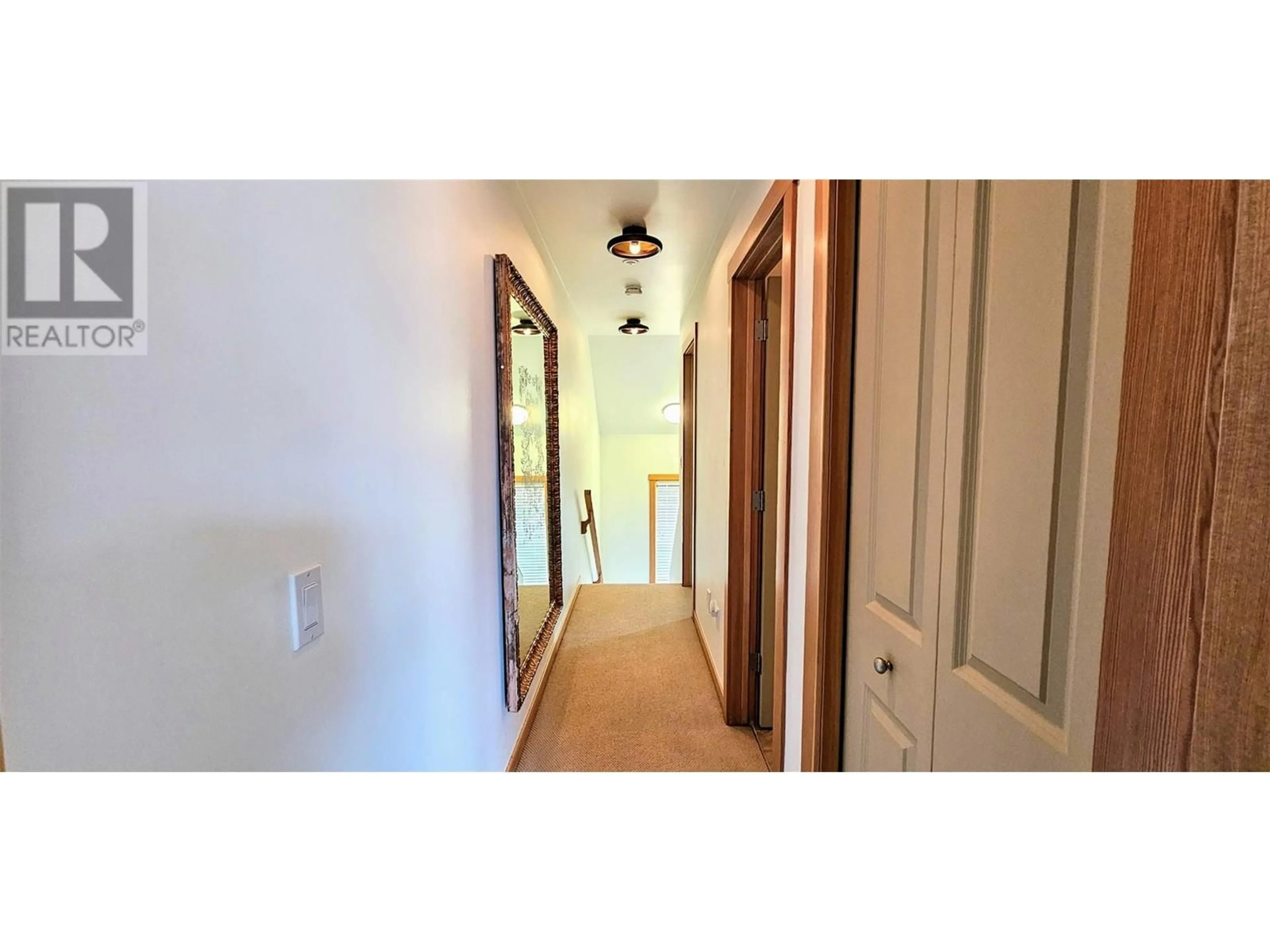 Indoor entryway for 1 - 906 6TH AVENUE, Invermere British Columbia V0A1K0