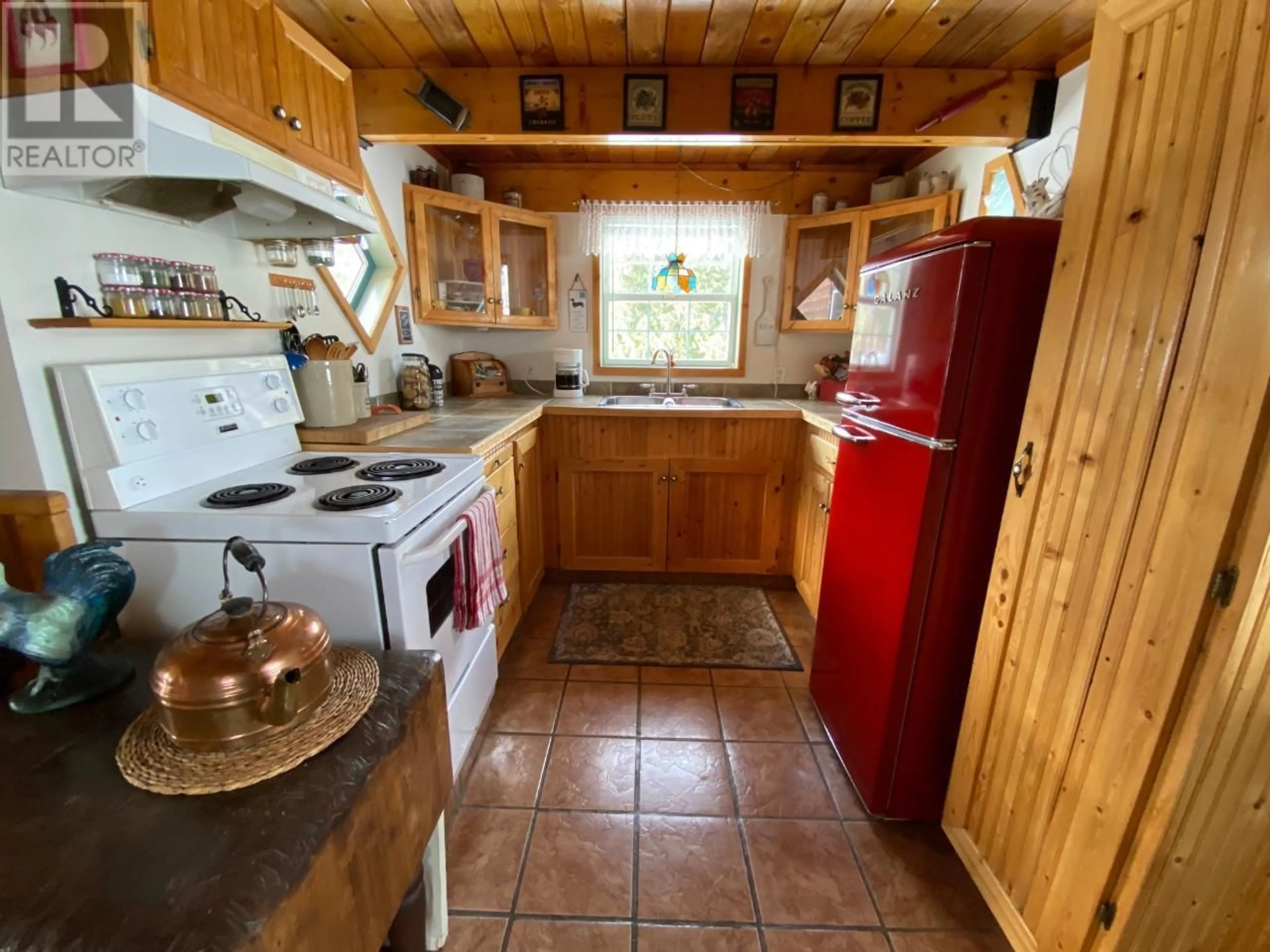 Standard kitchen, unknown for 9800 3 HIGHWAY, Grand Forks British Columbia V0H1H5