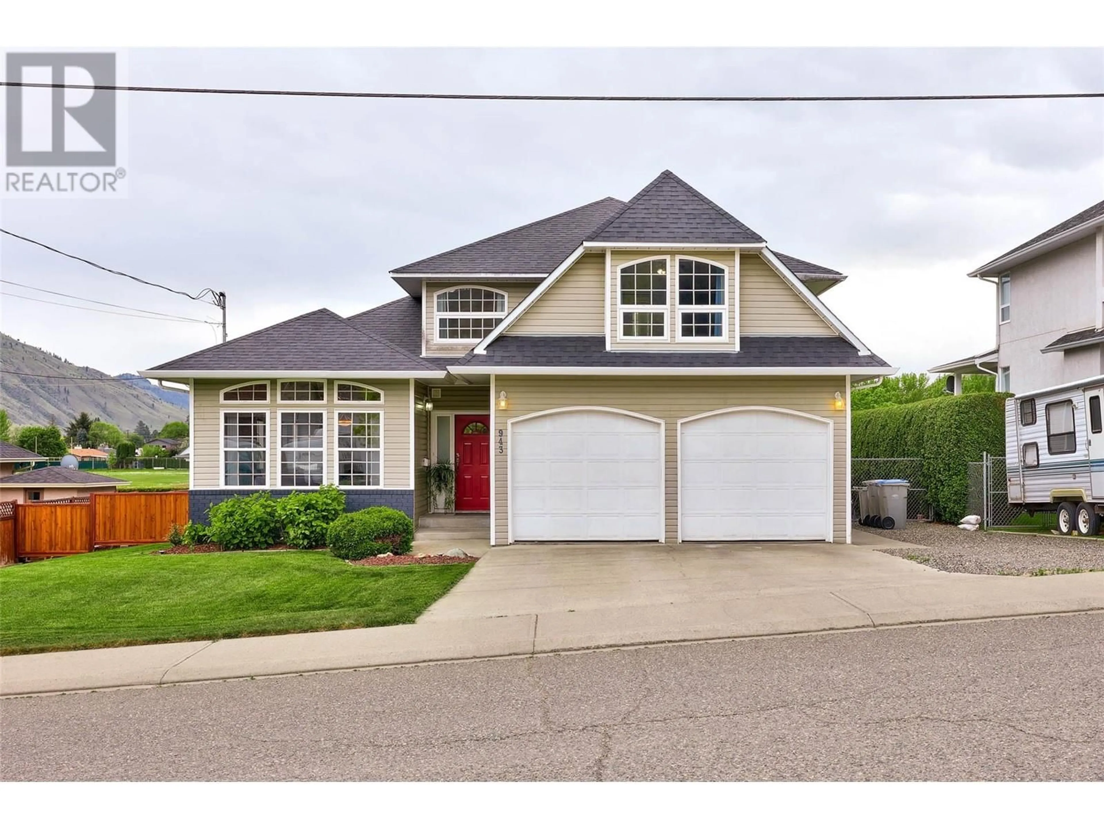 Home with vinyl exterior material, street for 943 BEBEK ROAD, Kamloops British Columbia V2B6P9